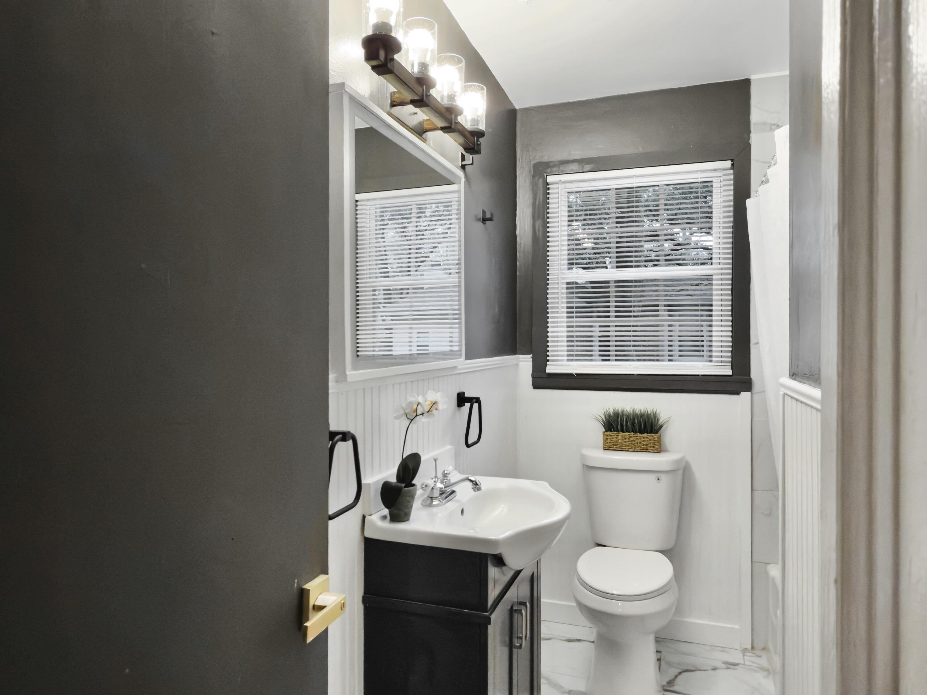 2632 Ridgewood Avenue