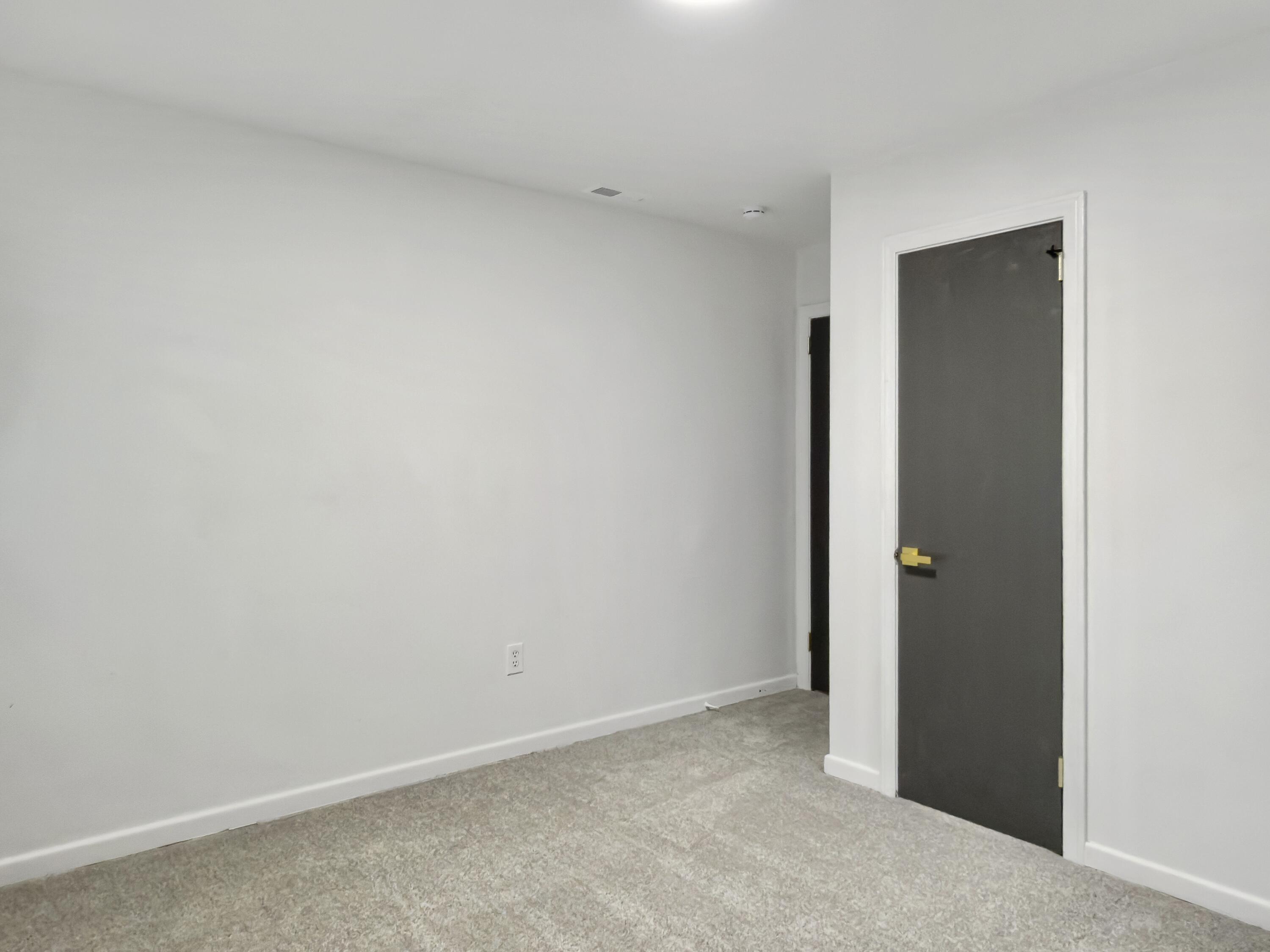 2632 Ridgewood Avenue