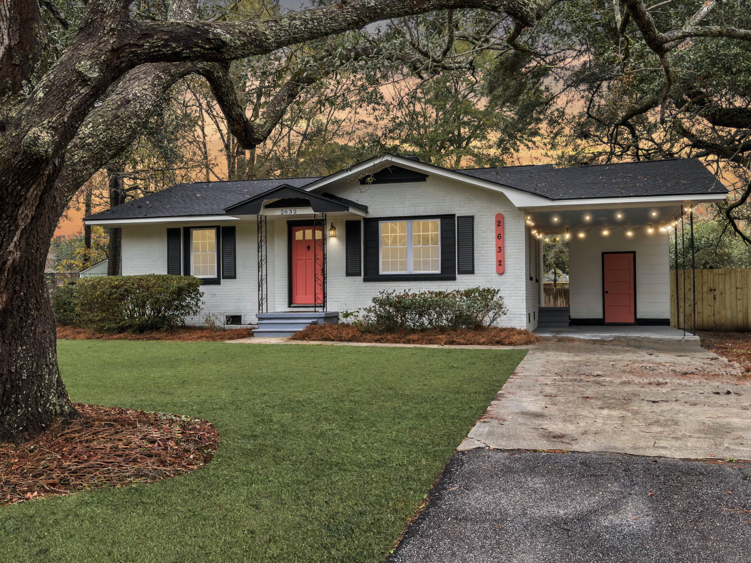 2632 Ridgewood Avenue