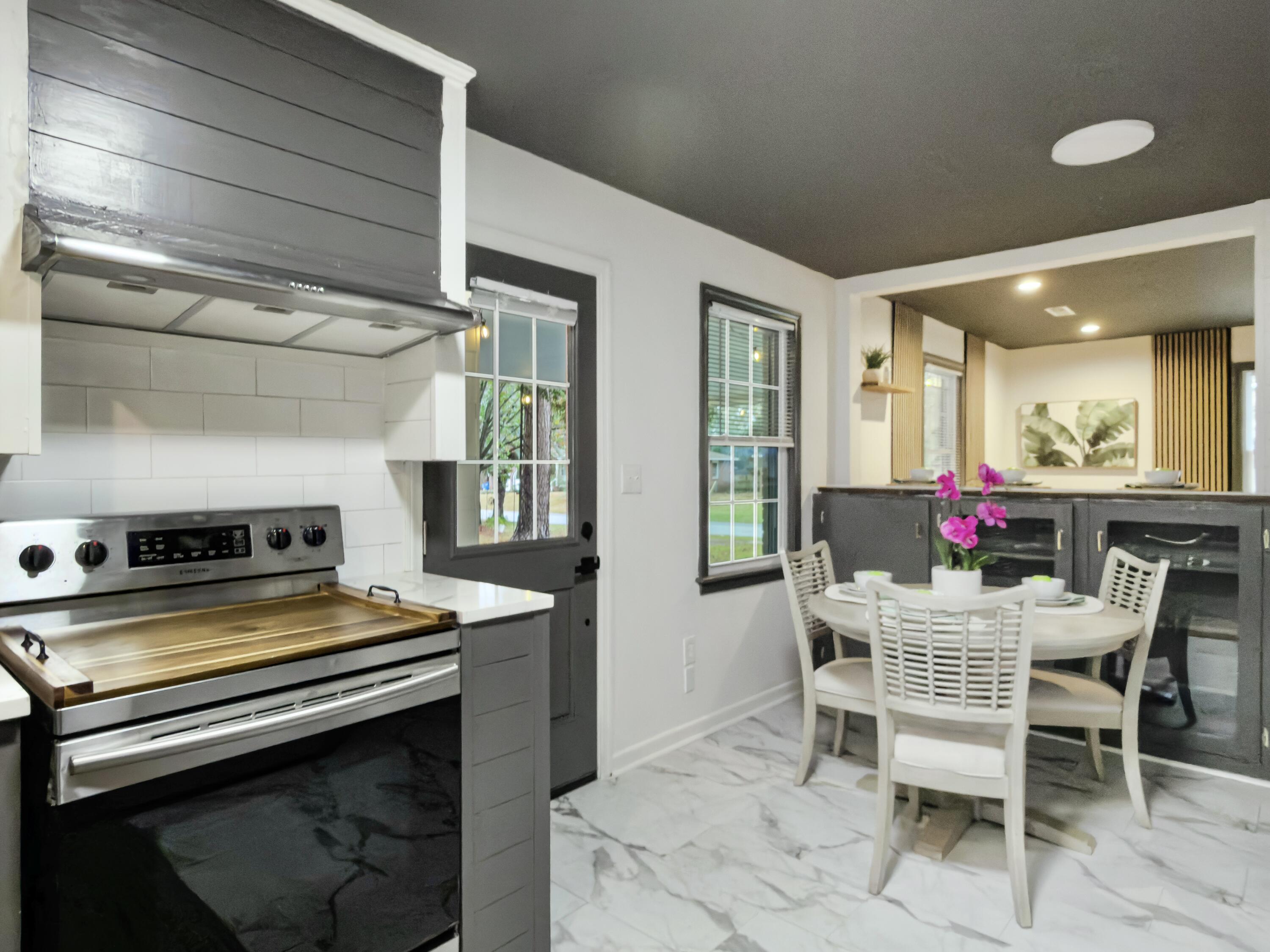 2632 Ridgewood Avenue