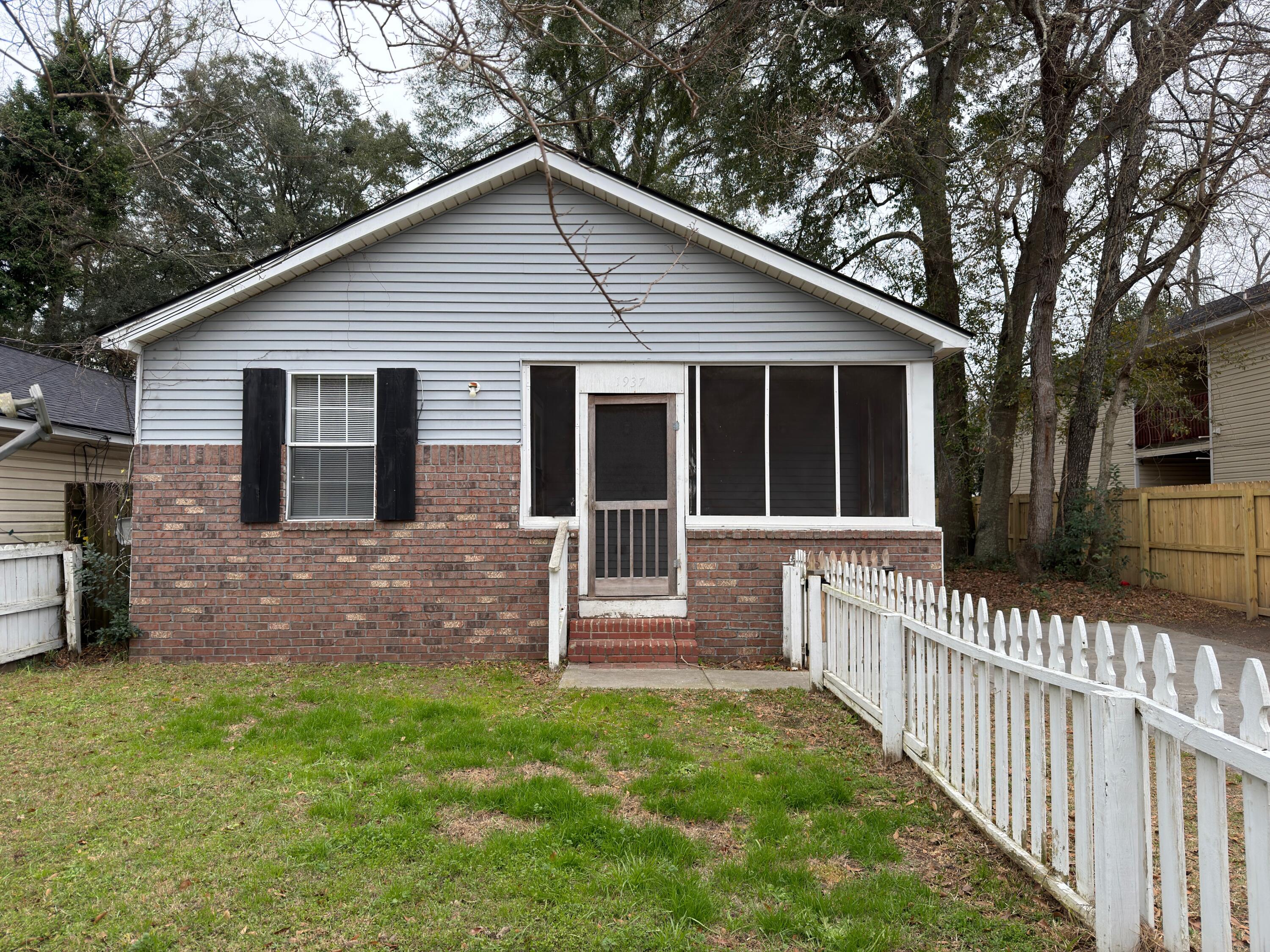 1937 Baxter Street