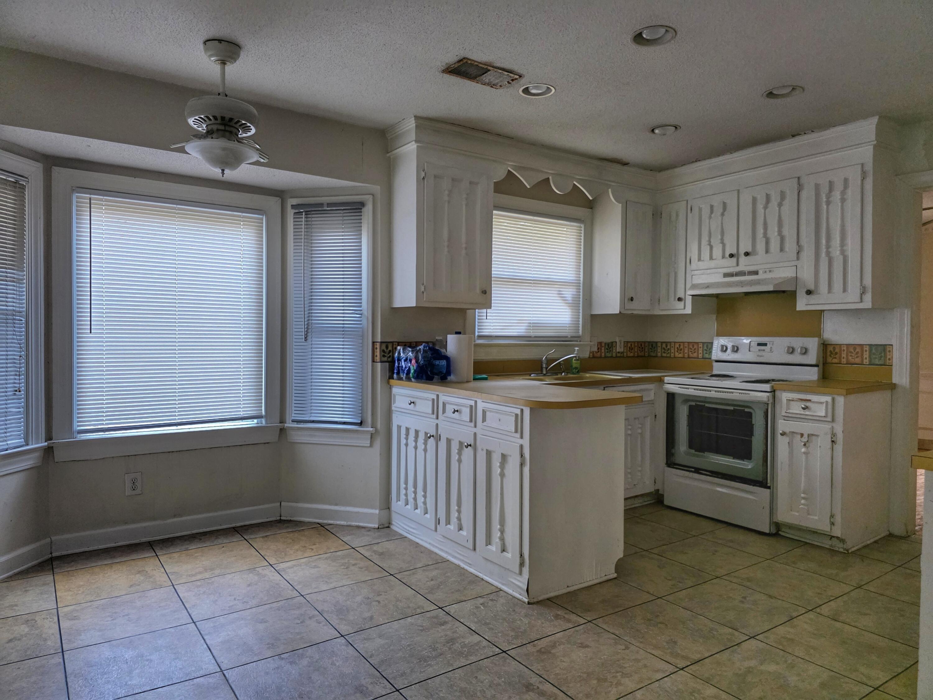 857 Piccadilly Circle