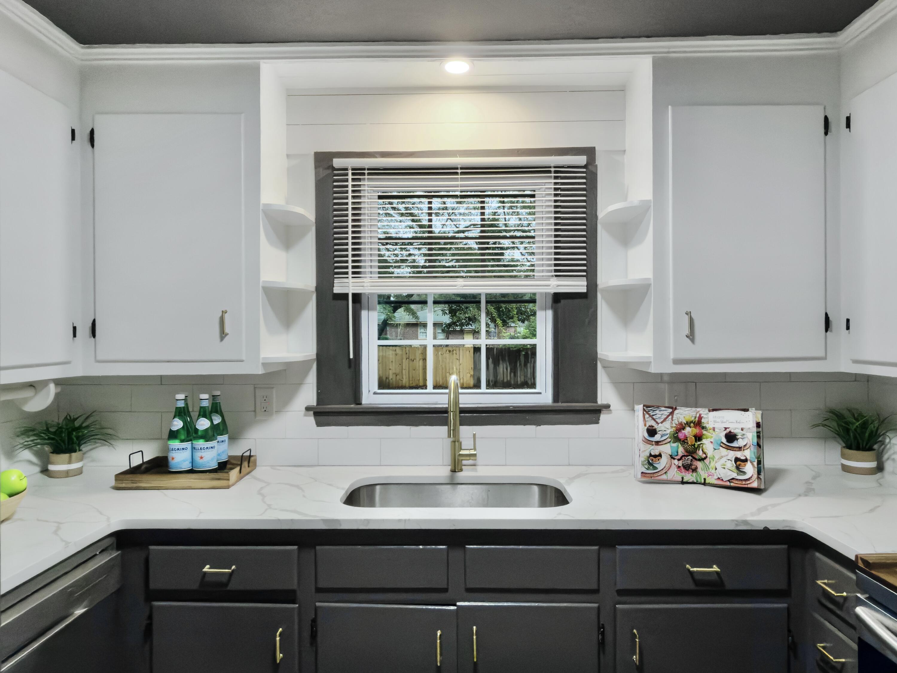 2632 Ridgewood Avenue