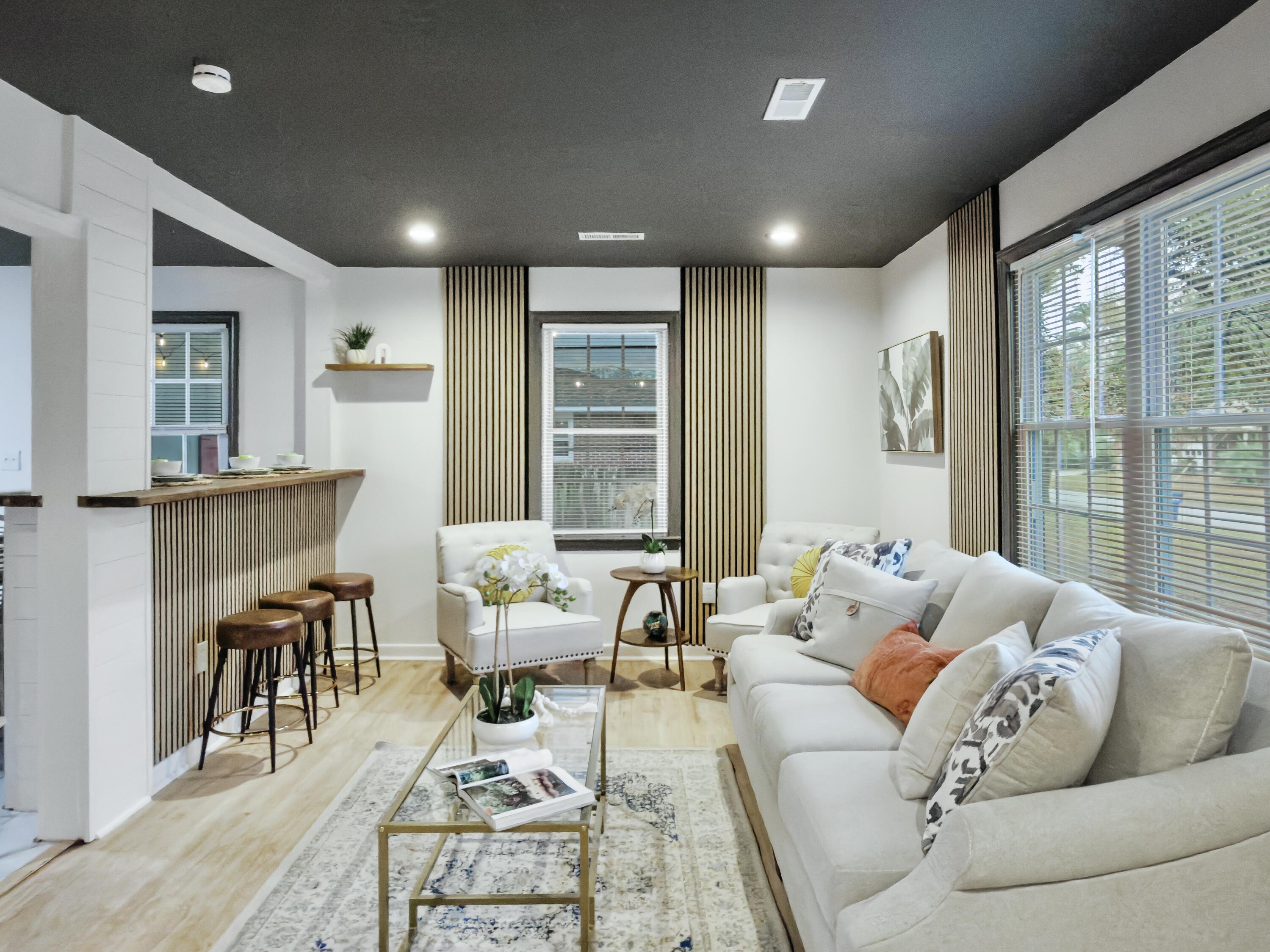 2632 Ridgewood Avenue