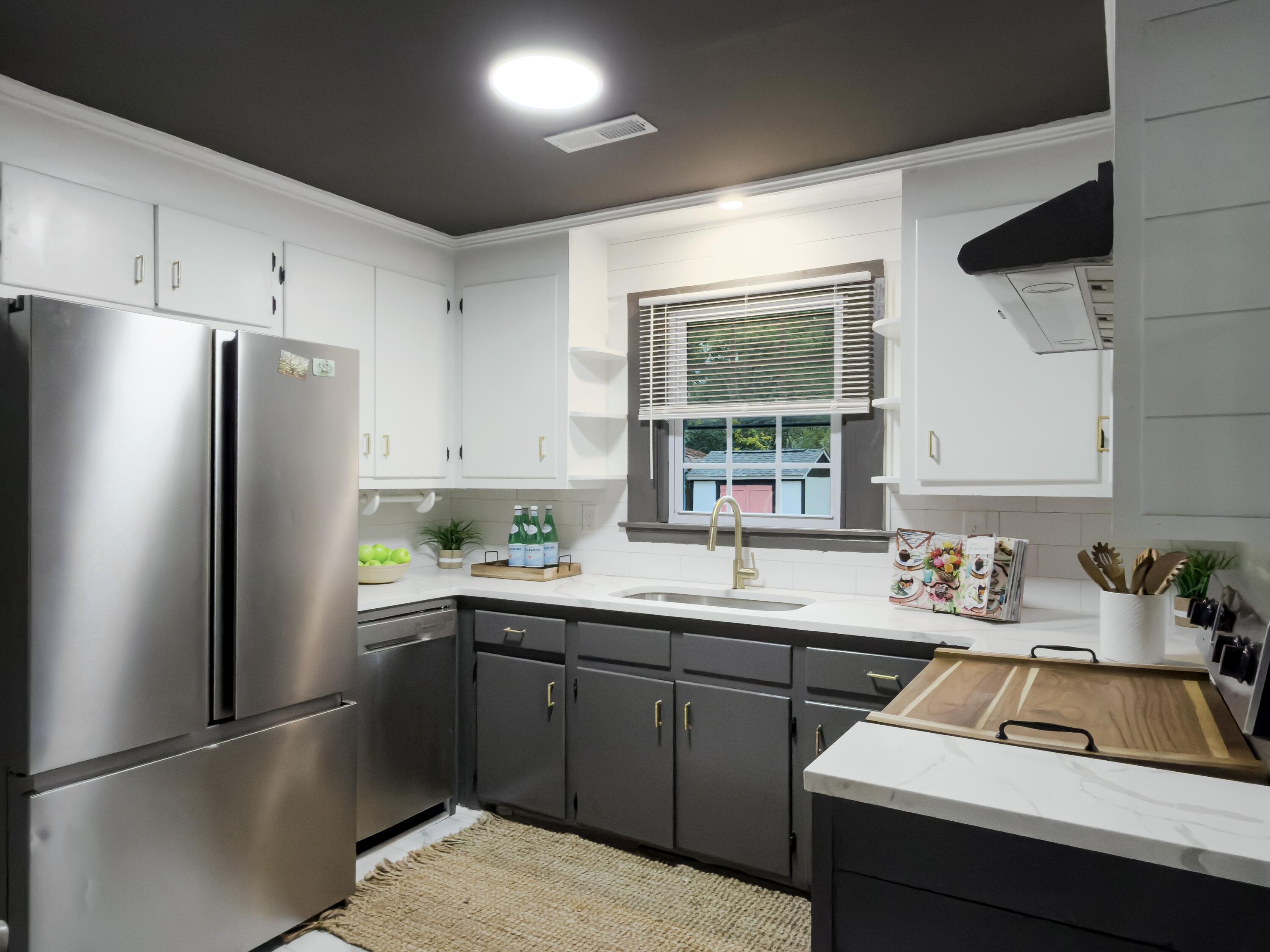 2632 Ridgewood Avenue