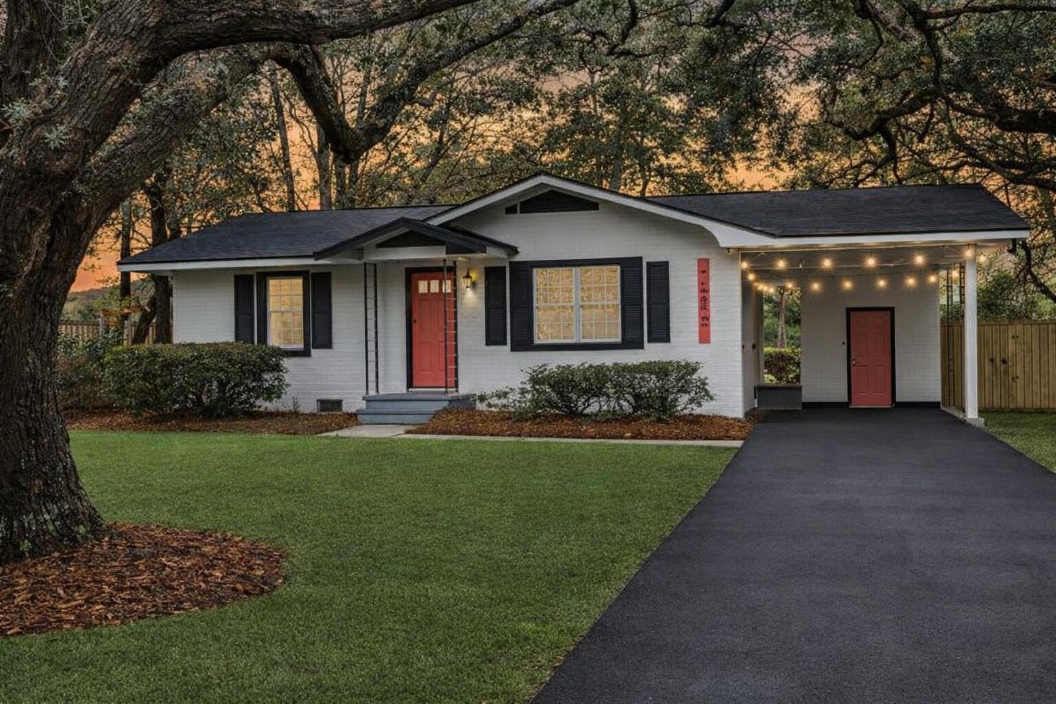 2632 Ridgewood Avenue