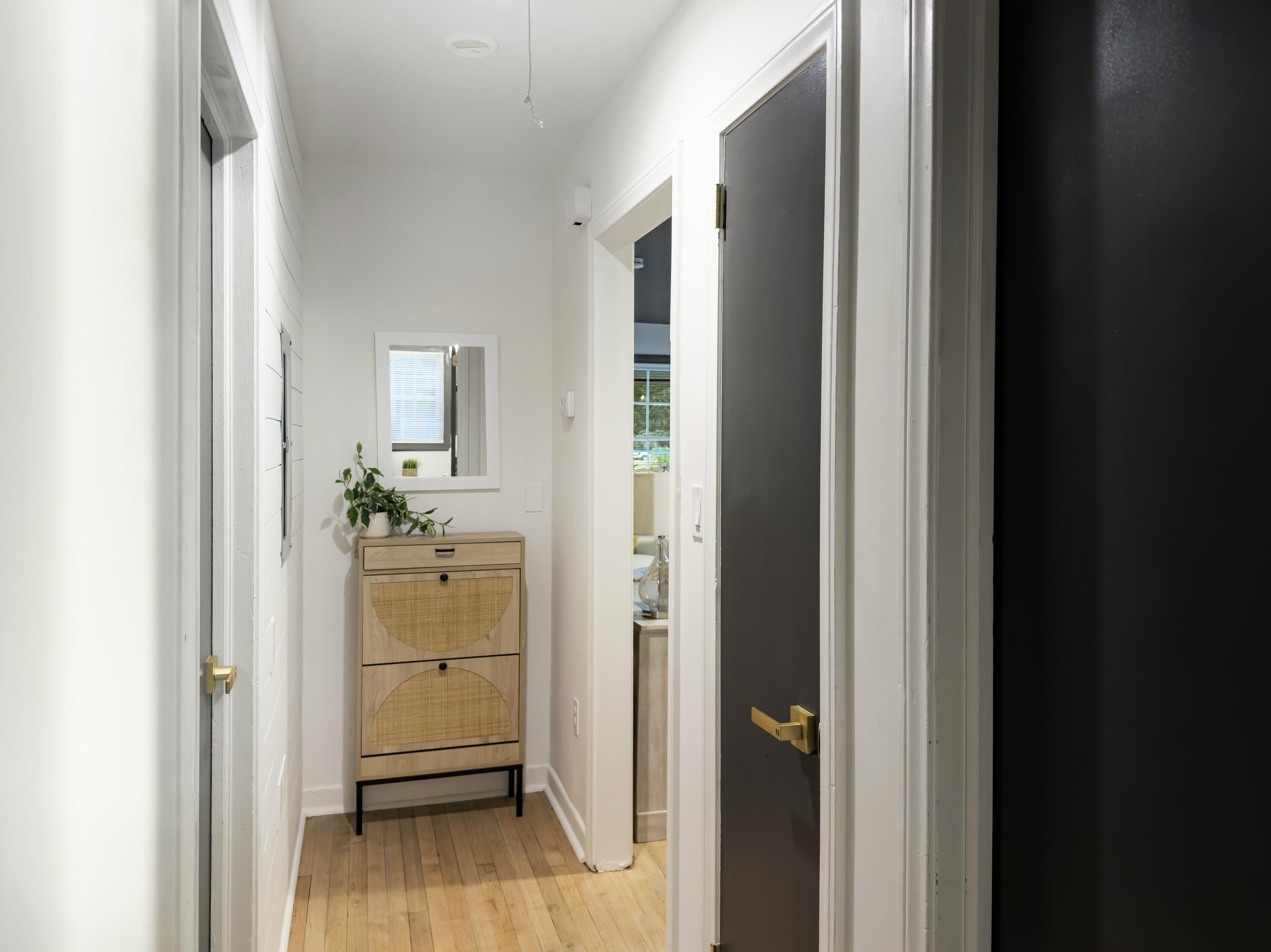 2632 Ridgewood Avenue