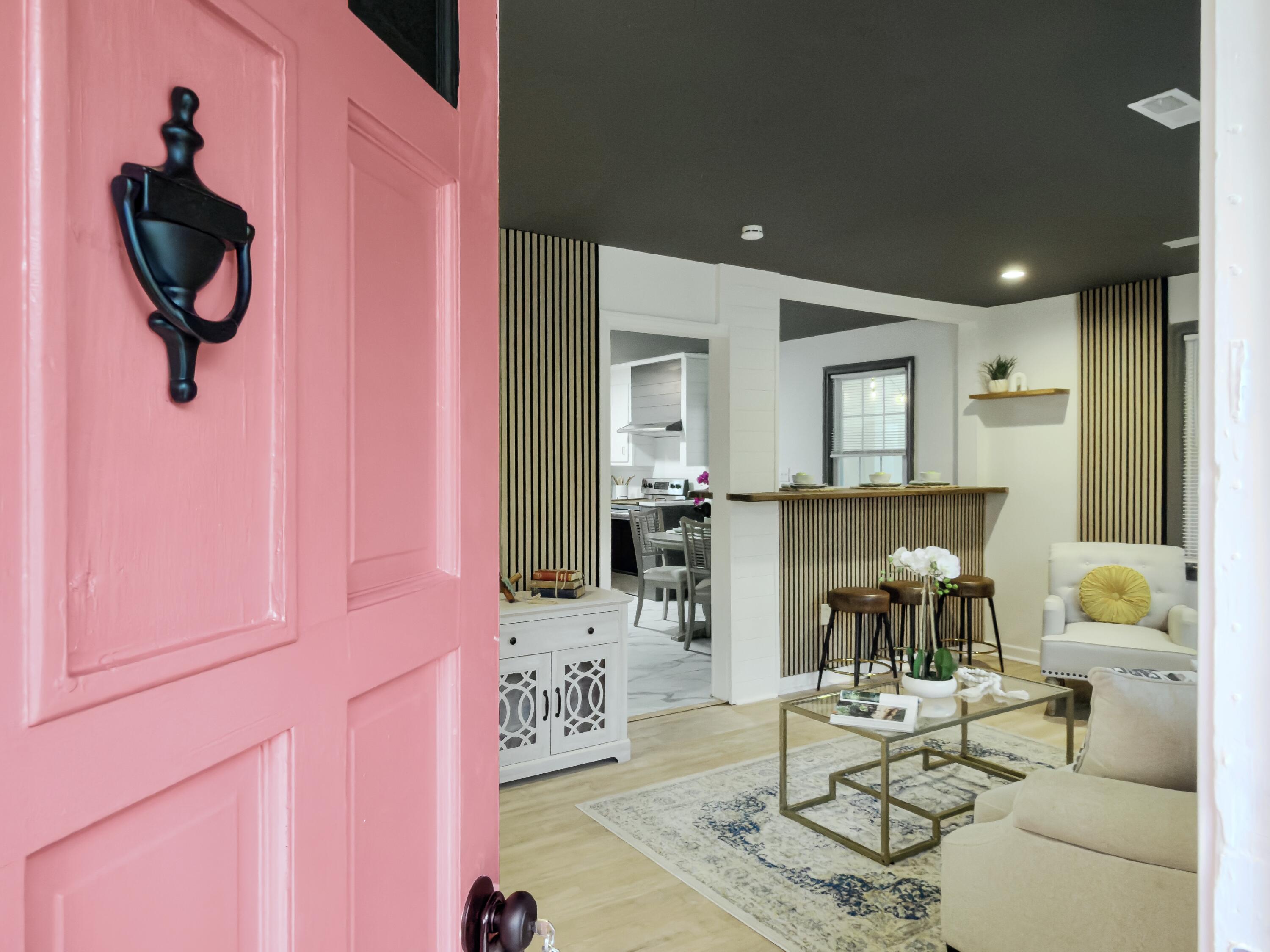 2632 Ridgewood Avenue