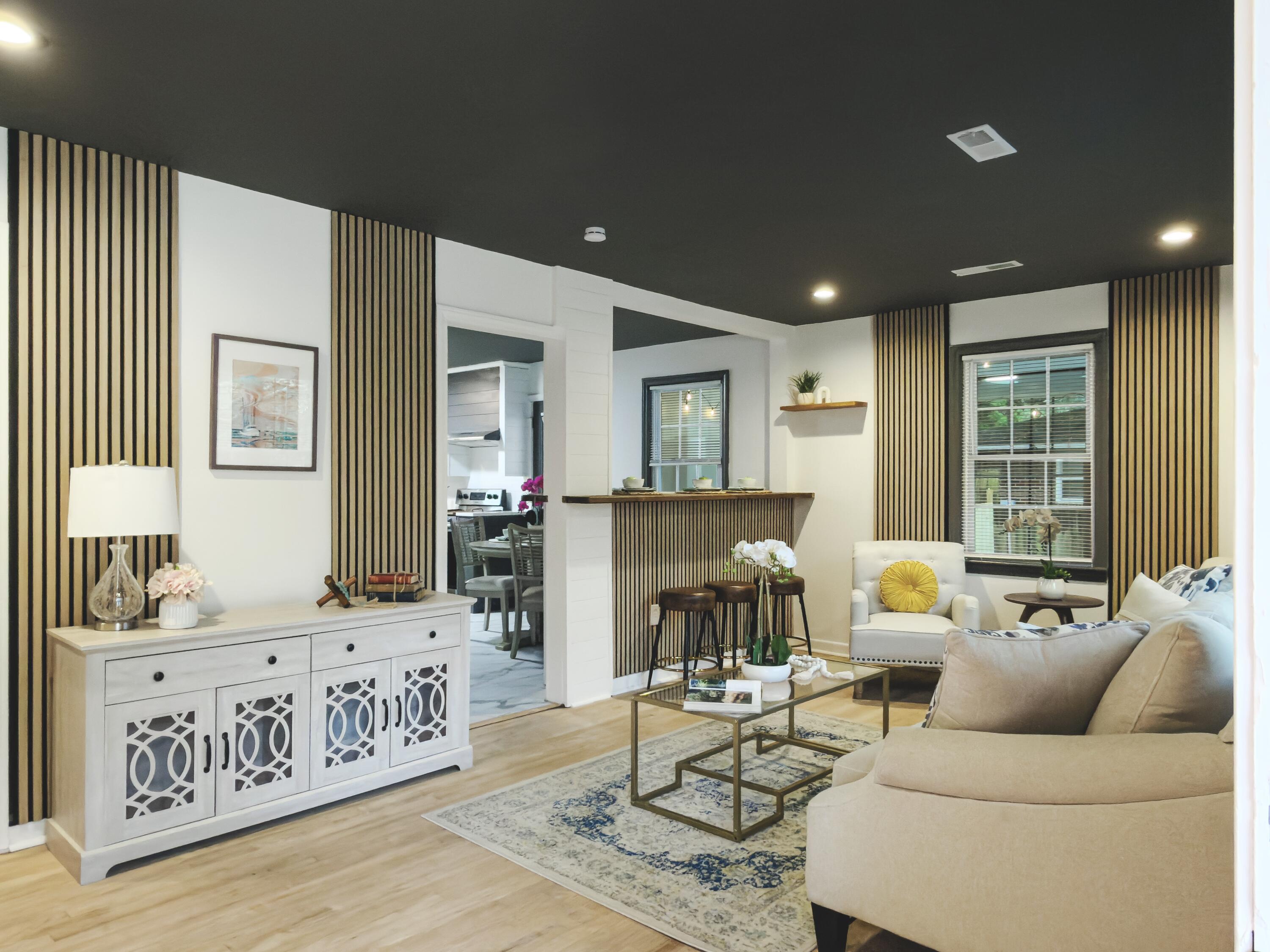 2632 Ridgewood Avenue