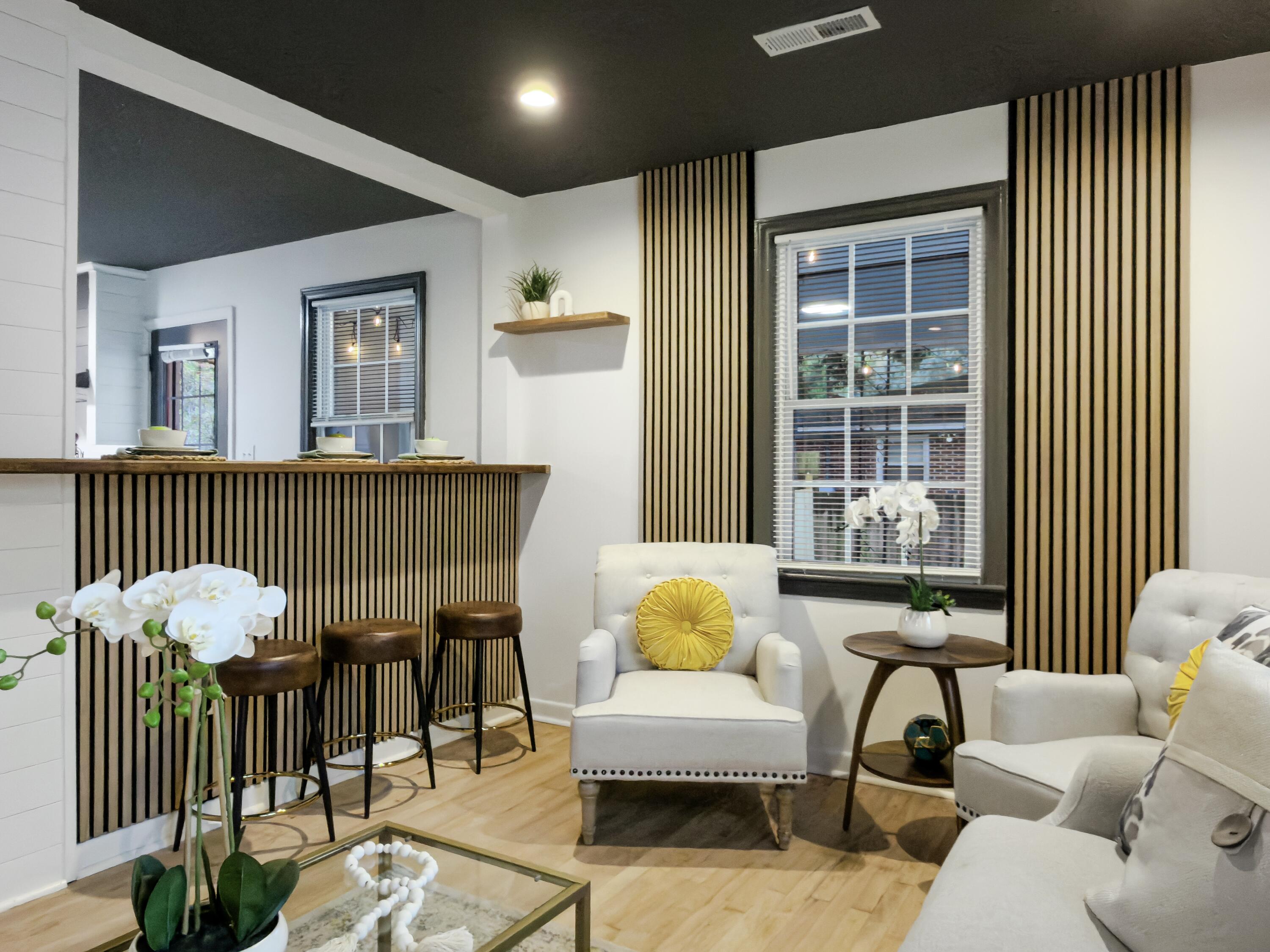 2632 Ridgewood Avenue