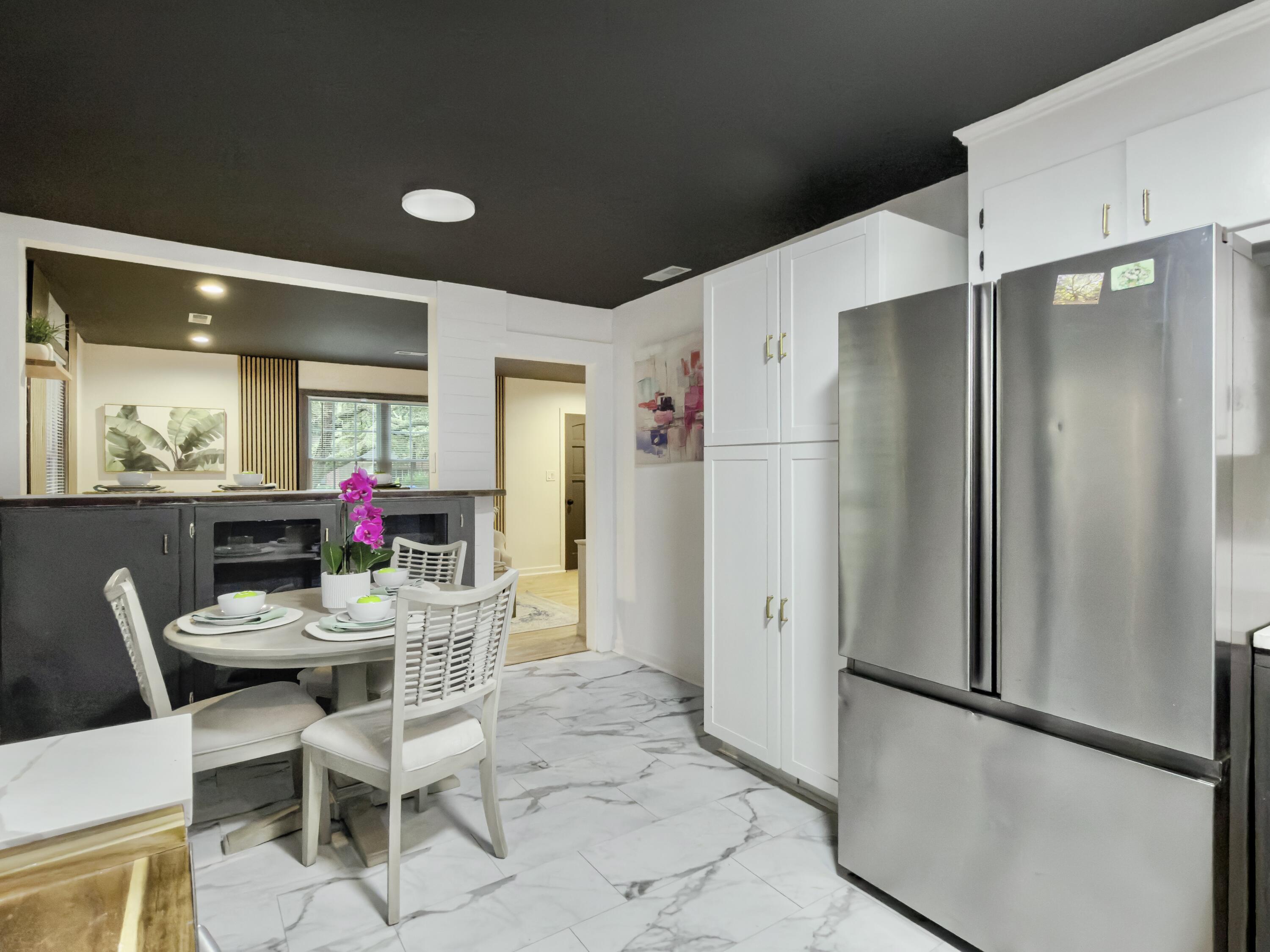 2632 Ridgewood Avenue