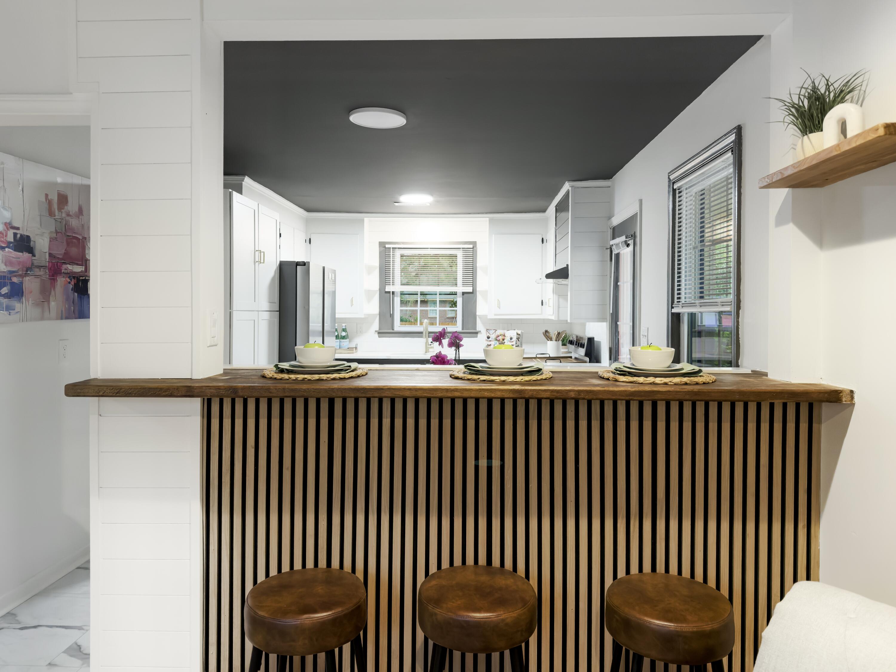 2632 Ridgewood Avenue