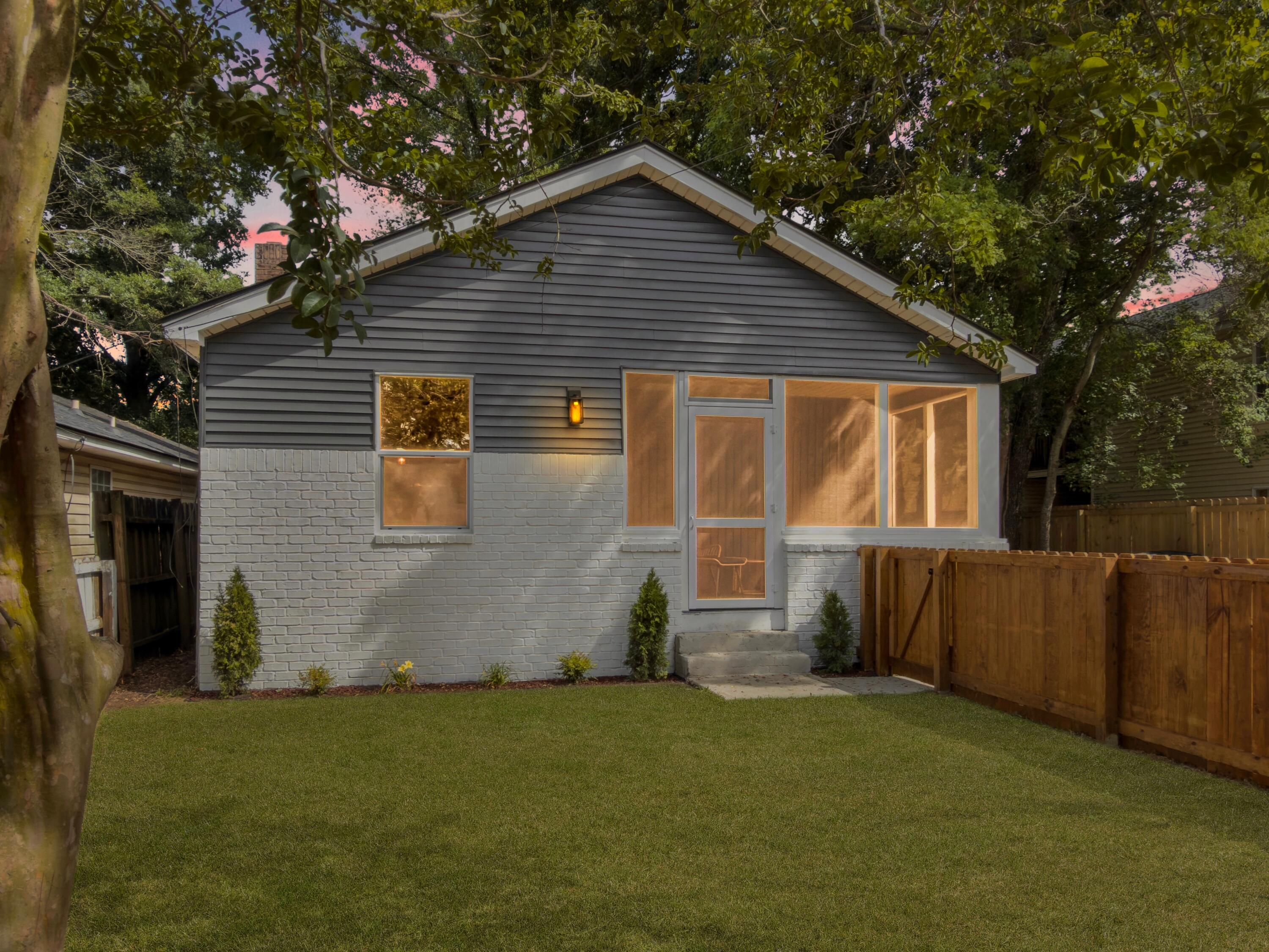 1937 Baxter Street