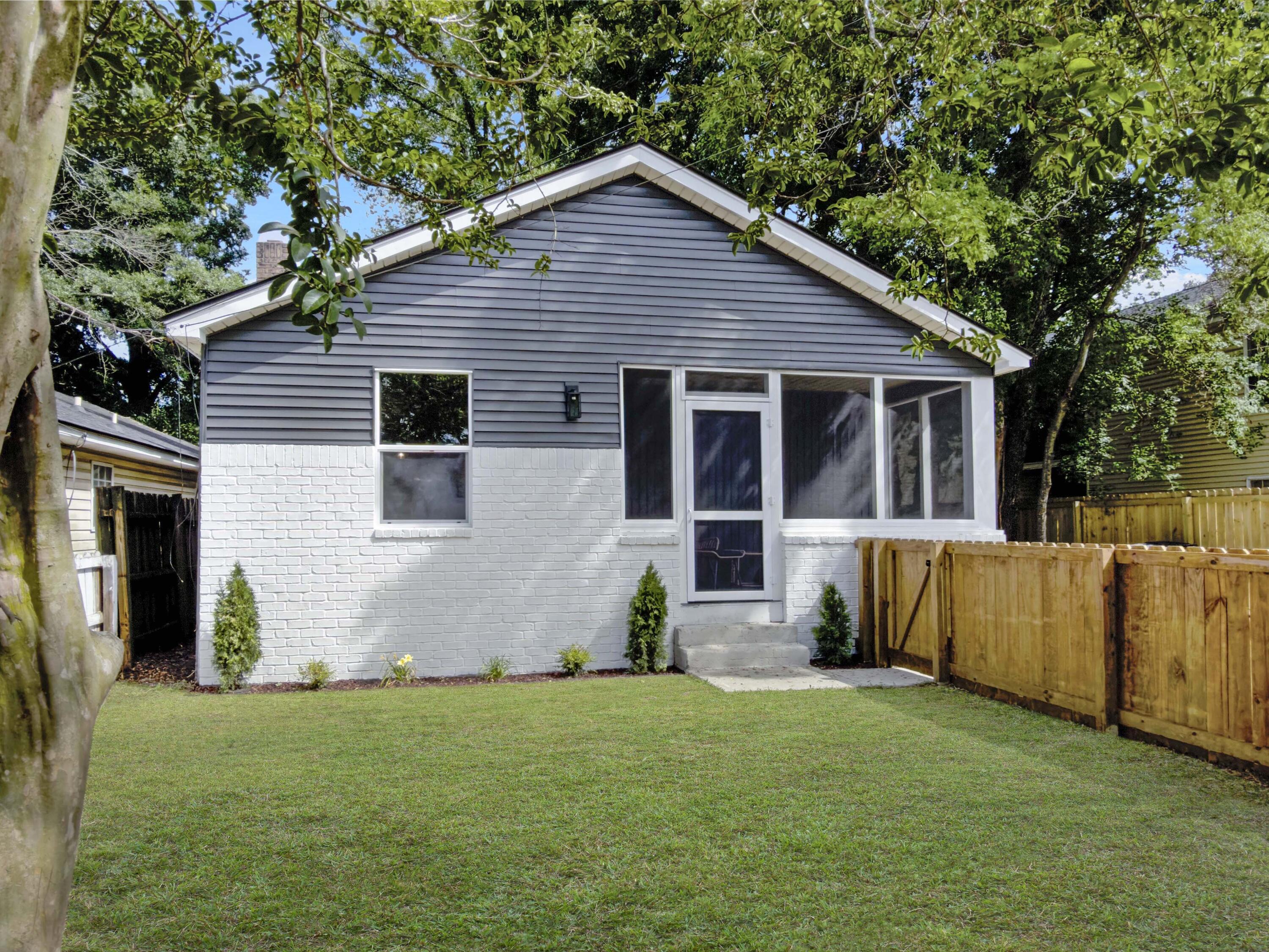 1937 Baxter Street