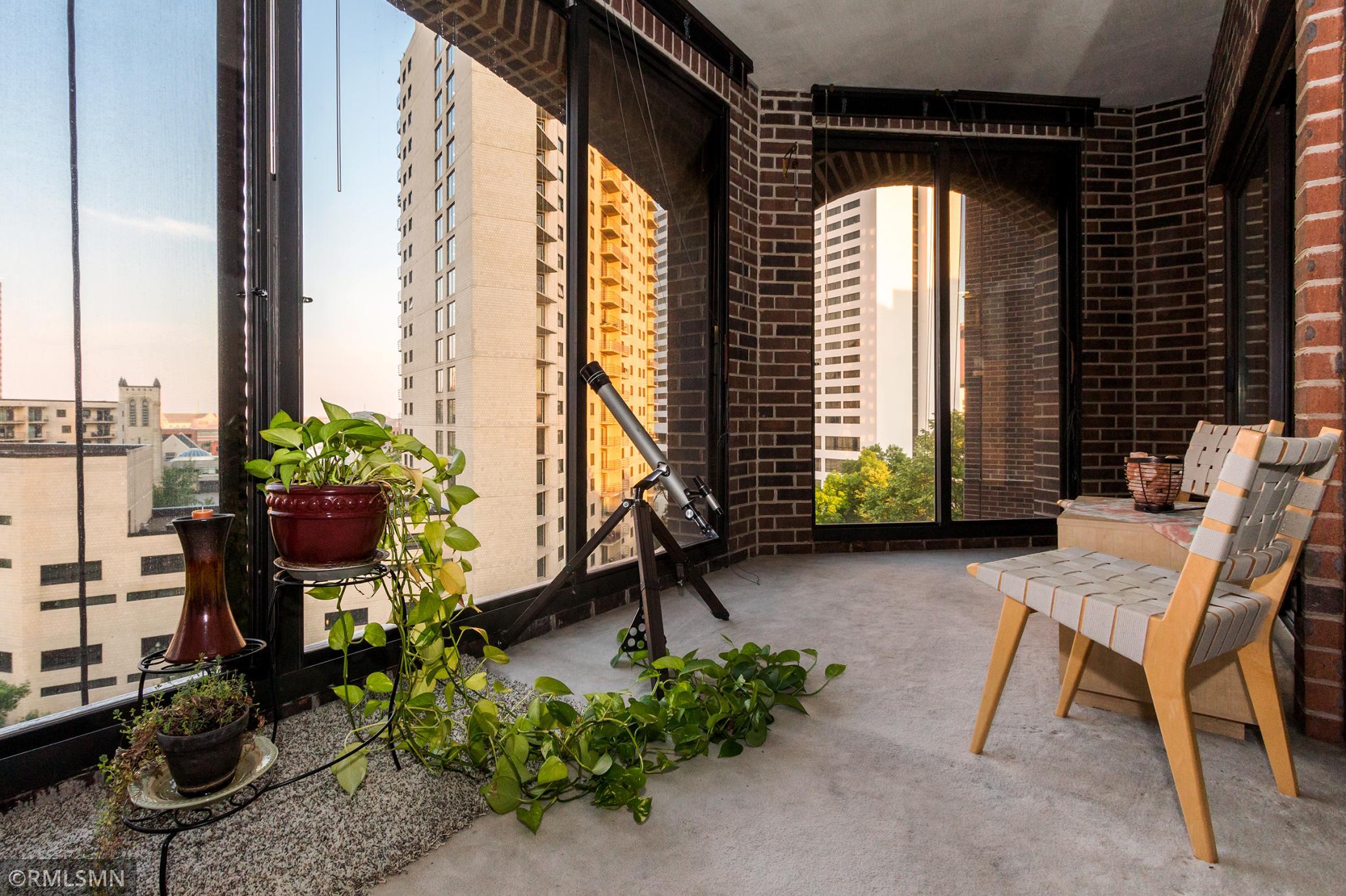 1201 Yale Place Unit: 707