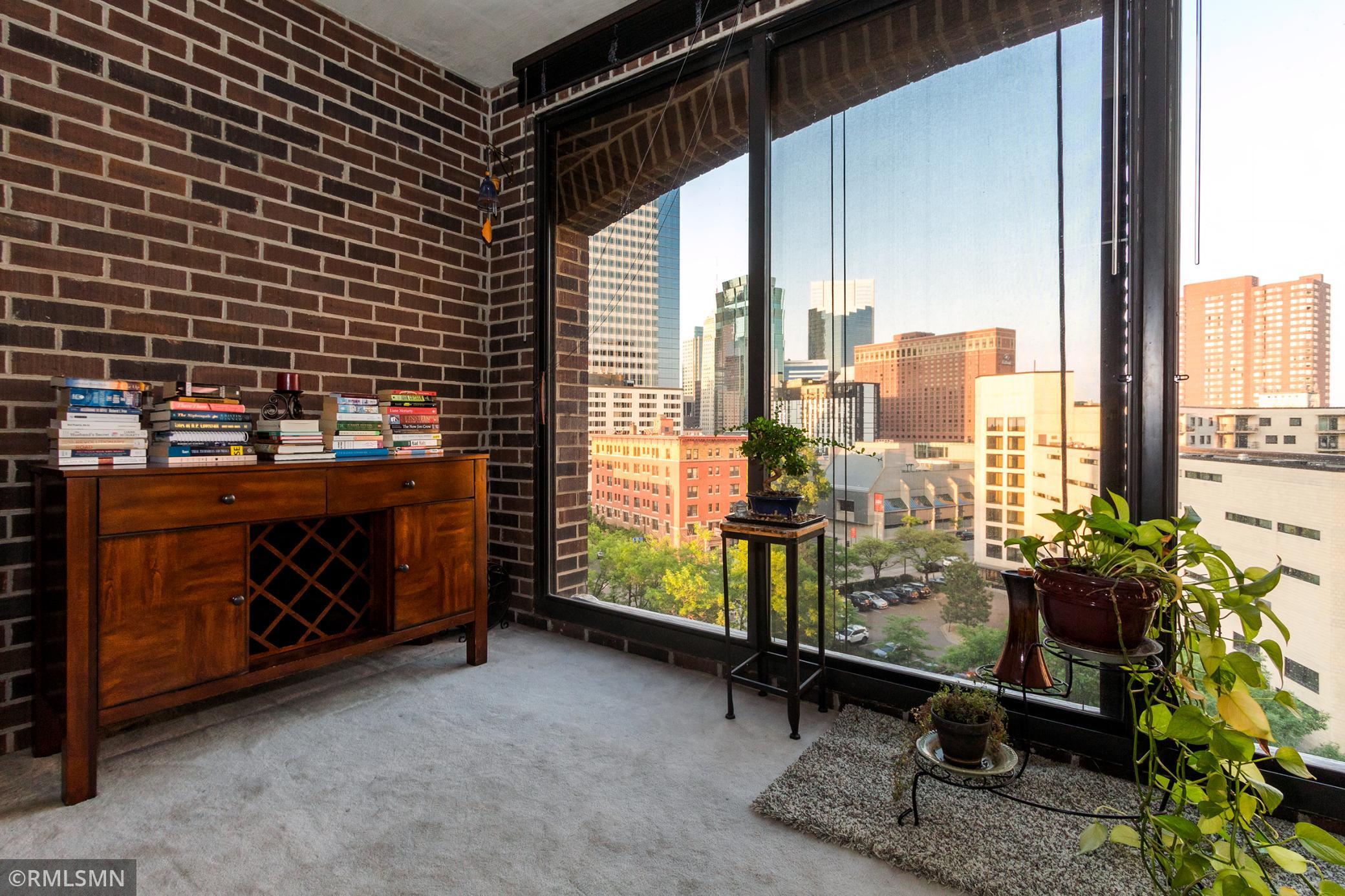 1201 Yale Place Unit: 707