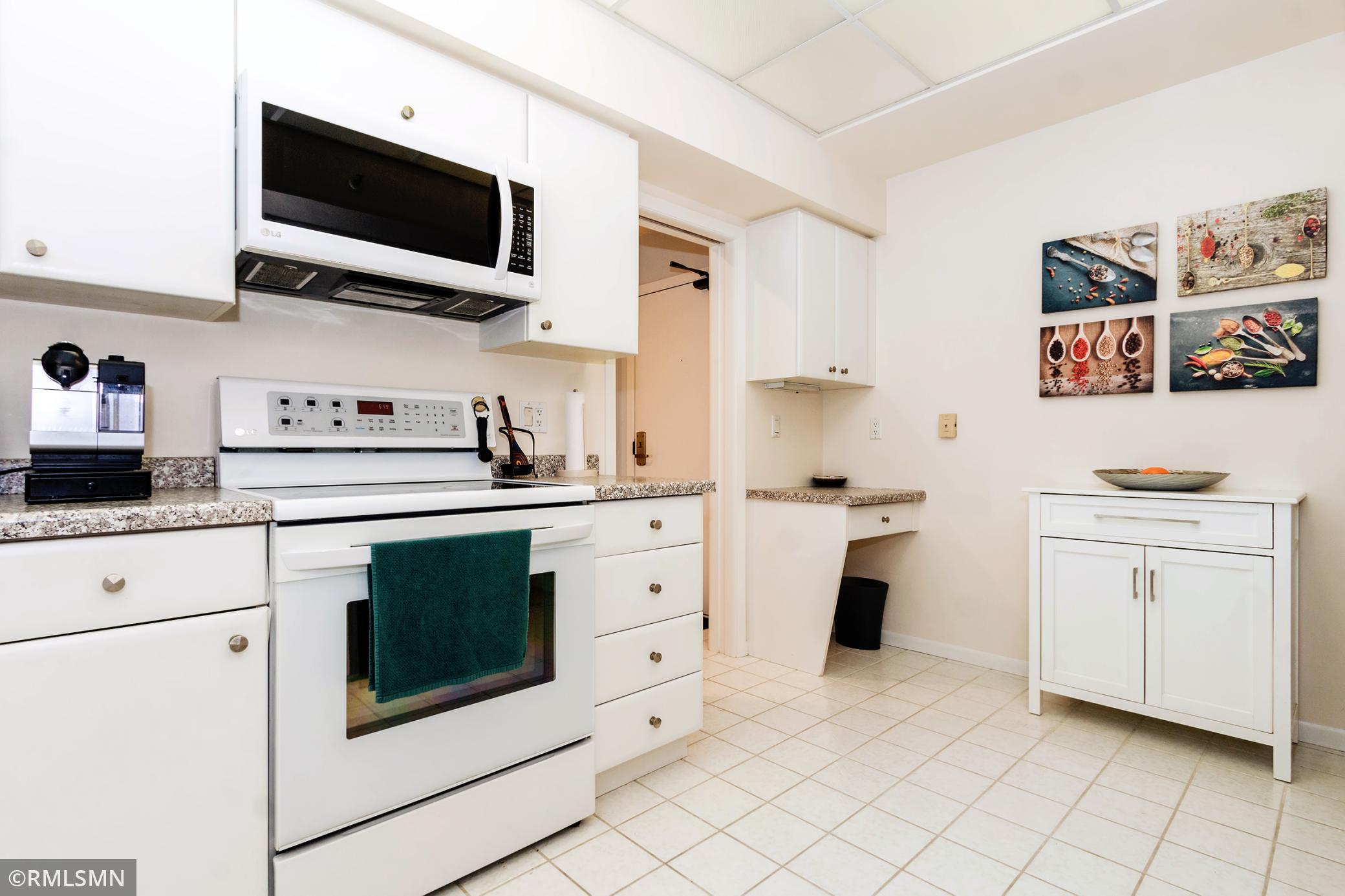 1201 Yale Place Unit: 707