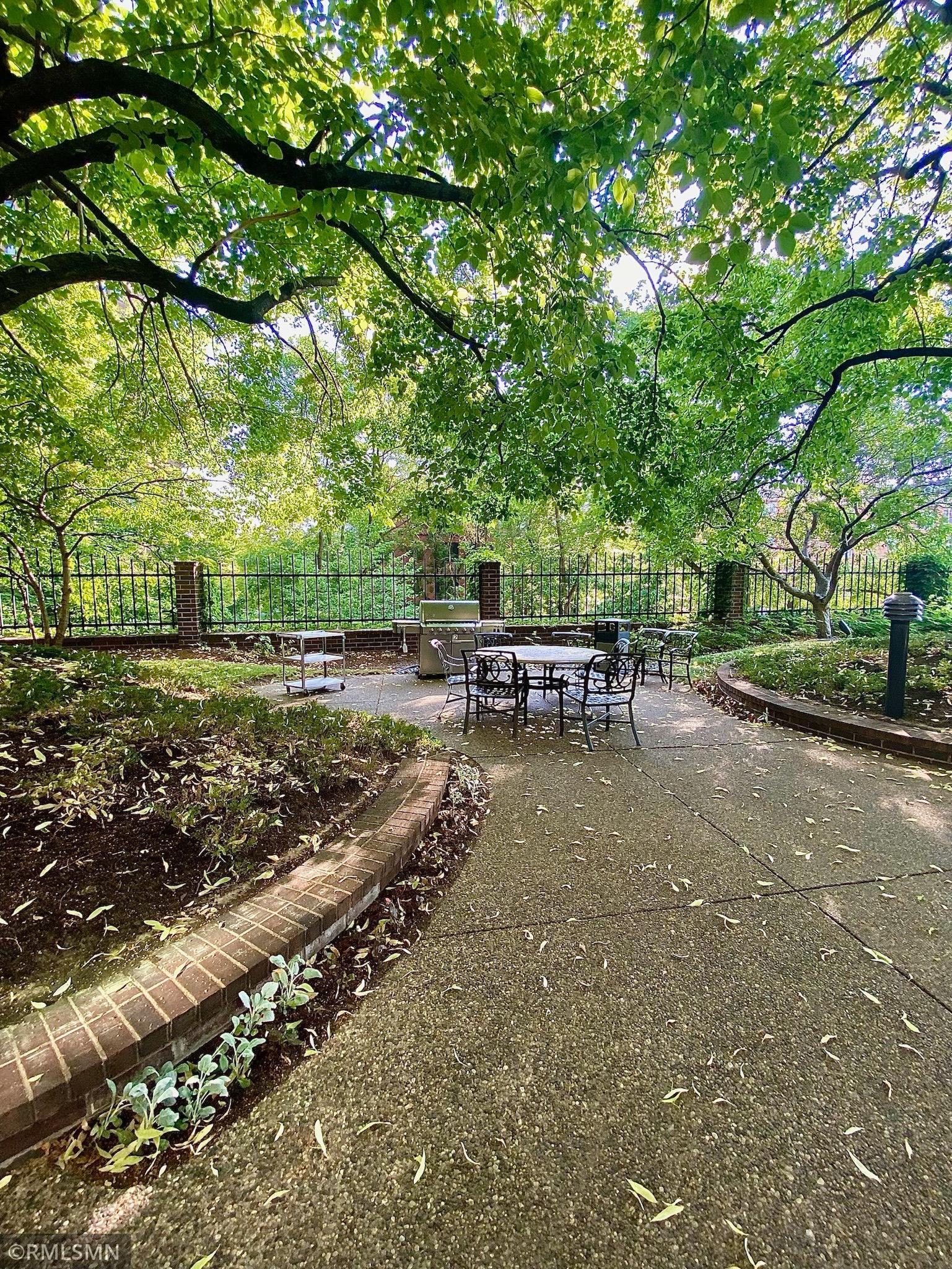 1201 Yale Place Unit: 707