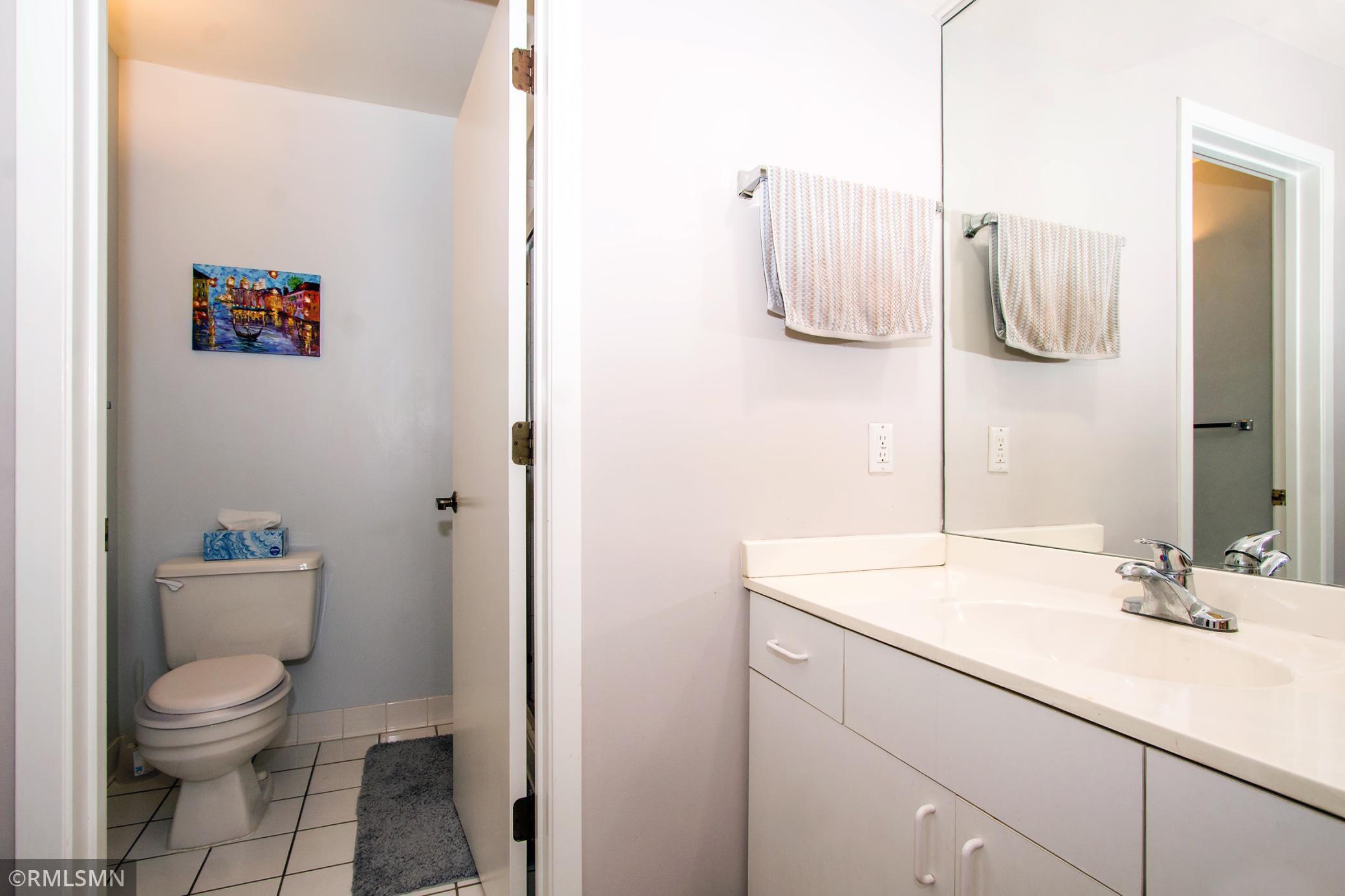 1201 Yale Place Unit: 707