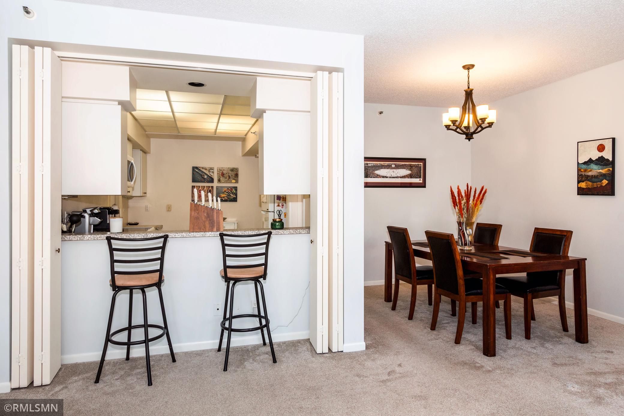 1201 Yale Place Unit: 707