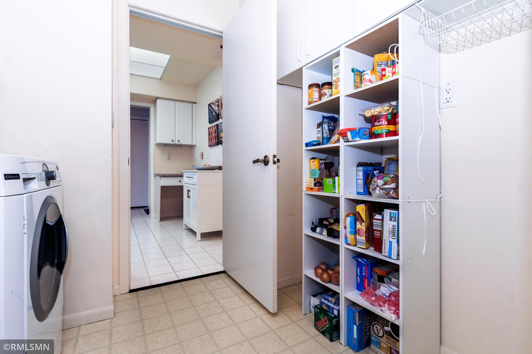 1201 Yale Place Unit: 707