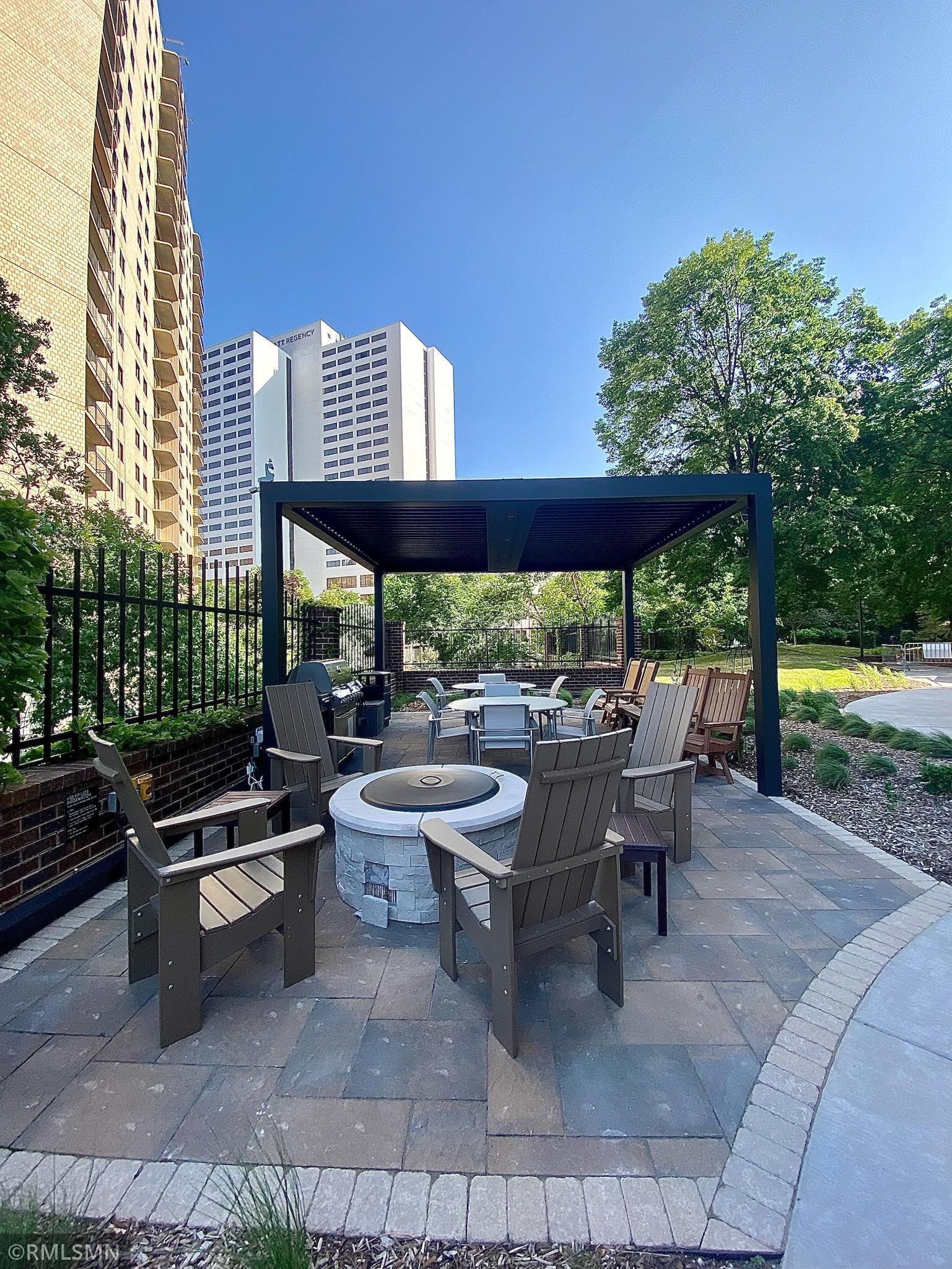 1201 Yale Place Unit: 707