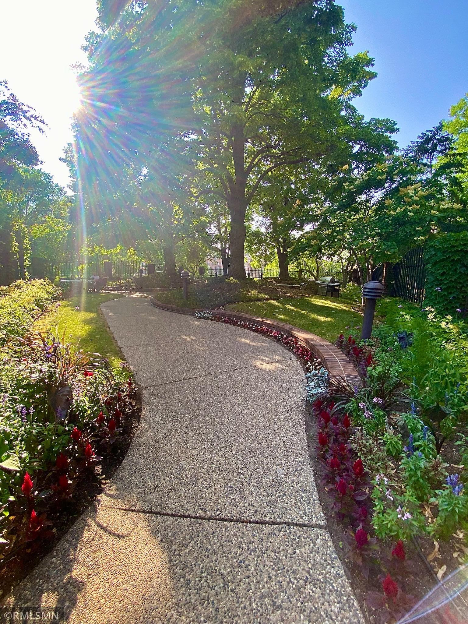 1201 Yale Place Unit: 707