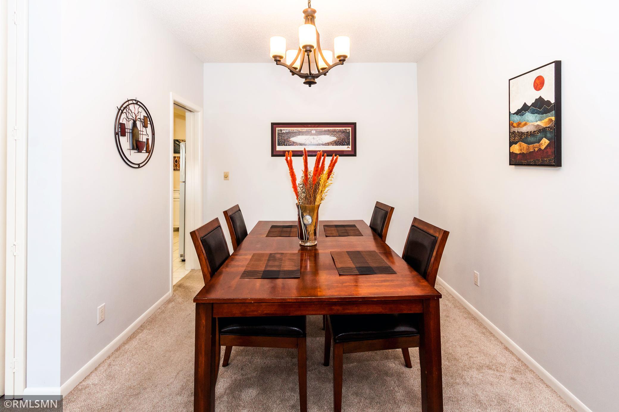 1201 Yale Place Unit: 707