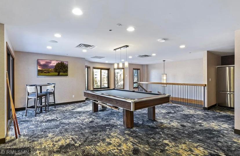 1201 Yale Place Unit: 707