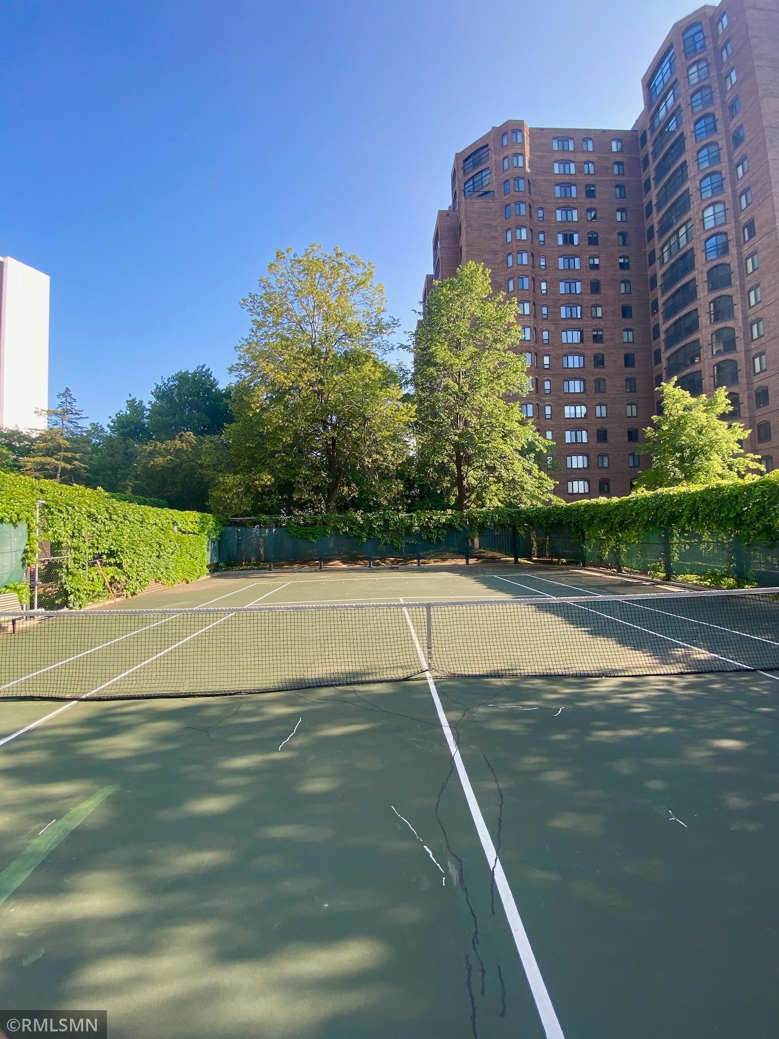 1201 Yale Place Unit: 707