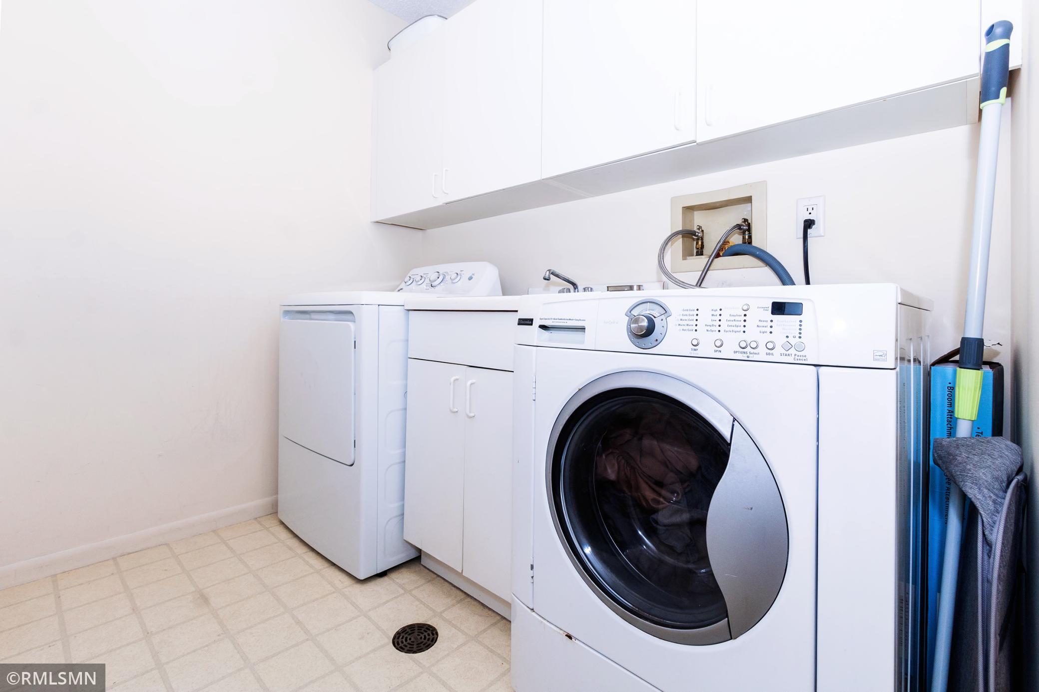 1201 Yale Place Unit: 707