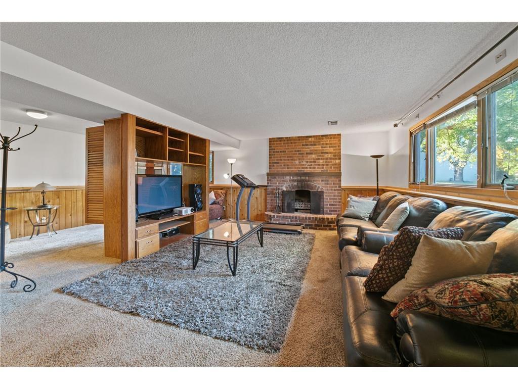 7548 Edgewood Avenue N