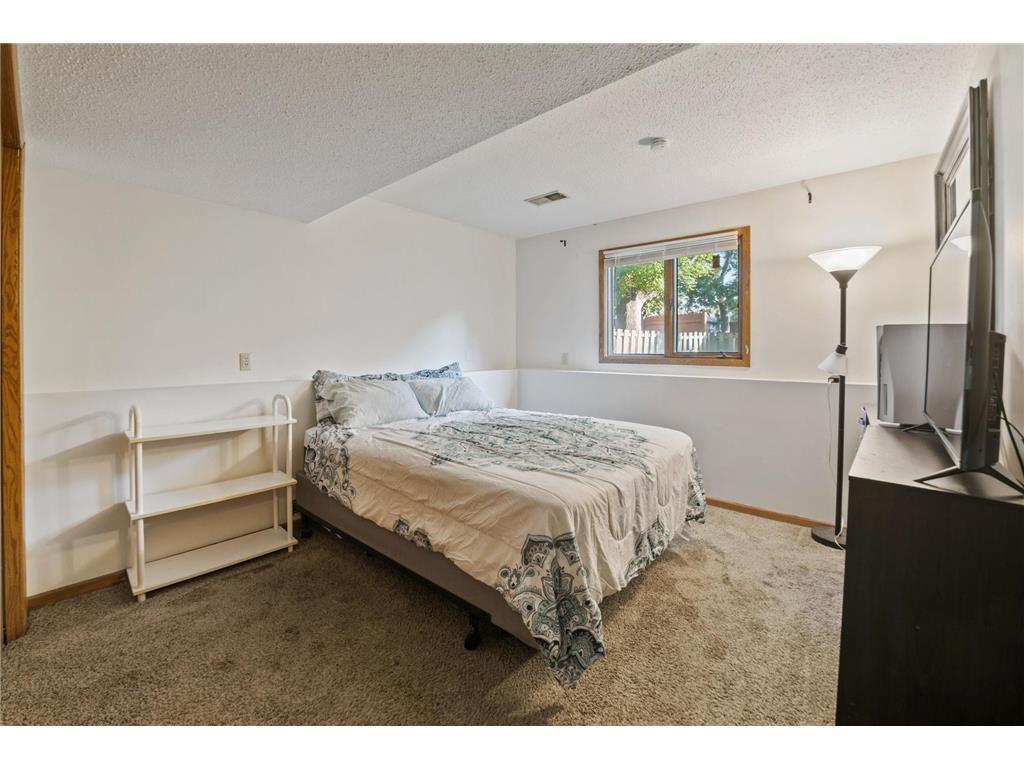 7548 Edgewood Avenue N