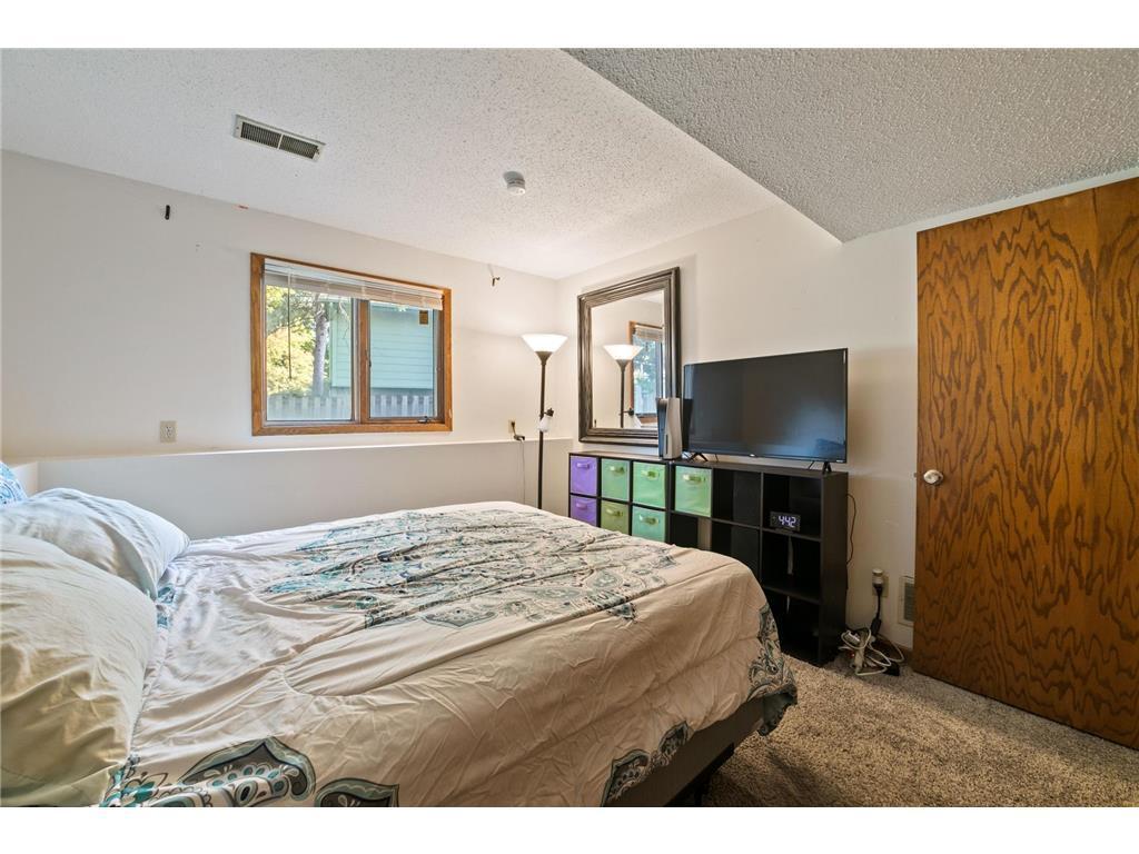 7548 Edgewood Avenue N