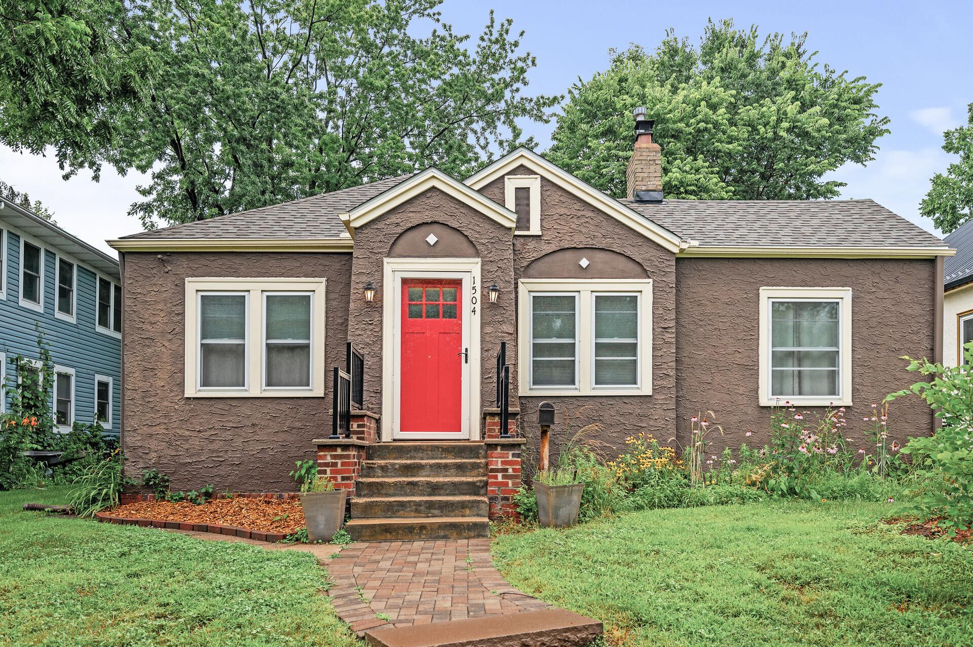 1504 Washburn Avenue N