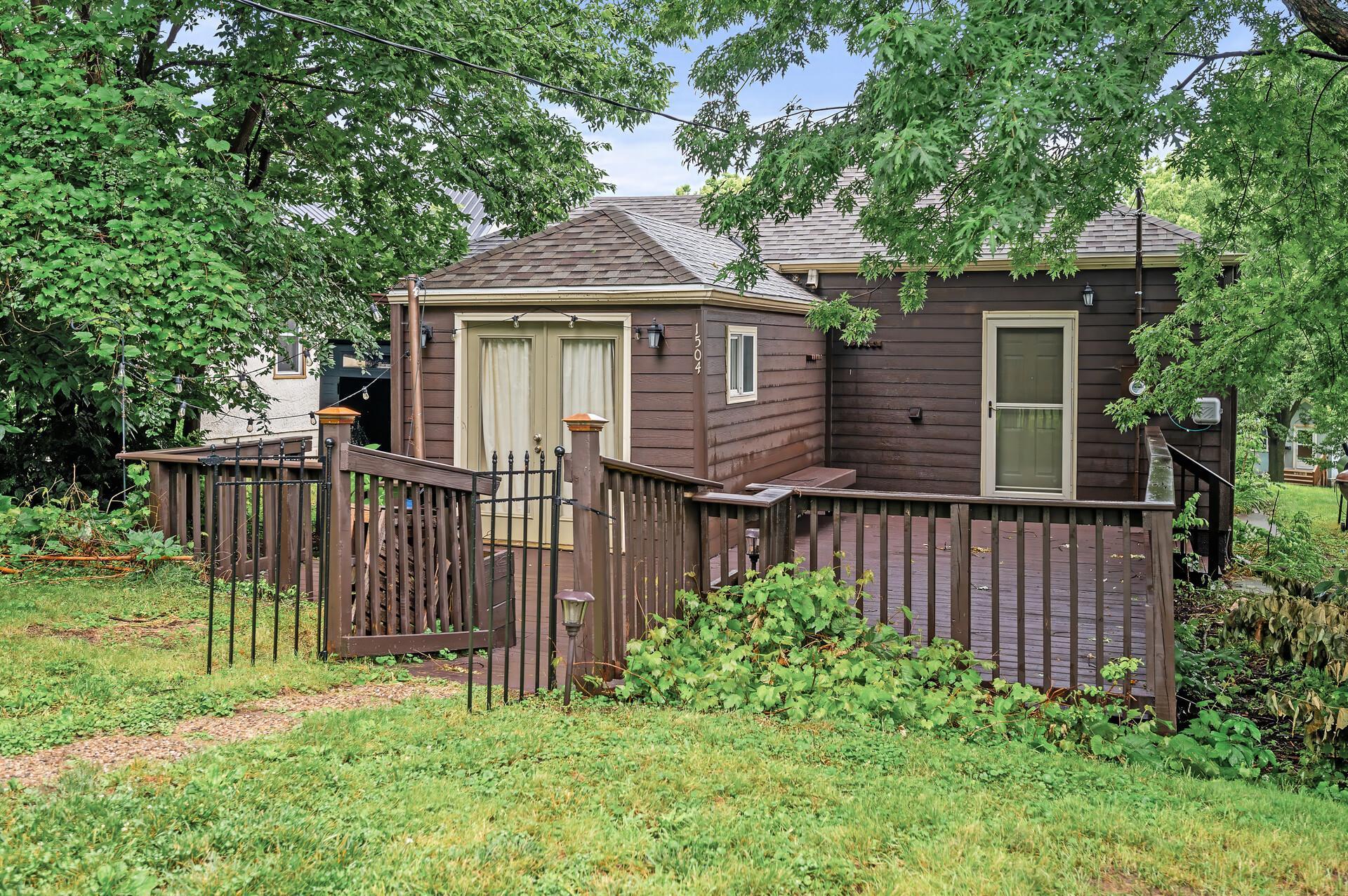 1504 Washburn Avenue N