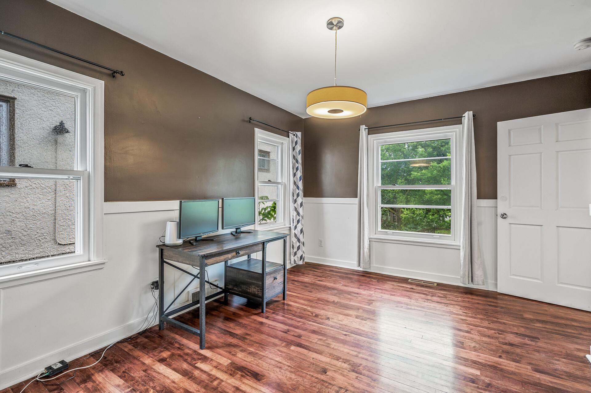 1504 Washburn Avenue N