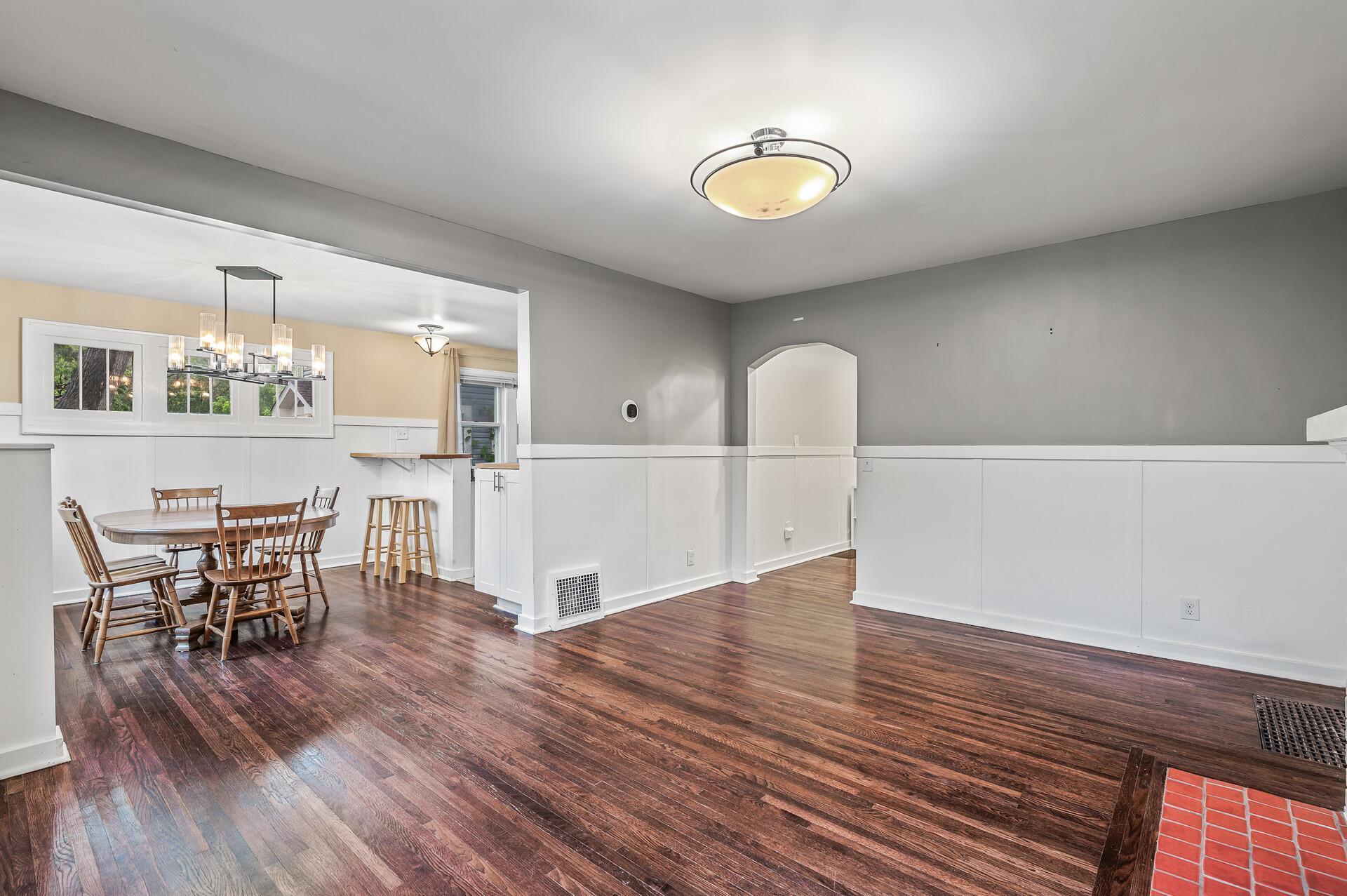 1504 Washburn Avenue N