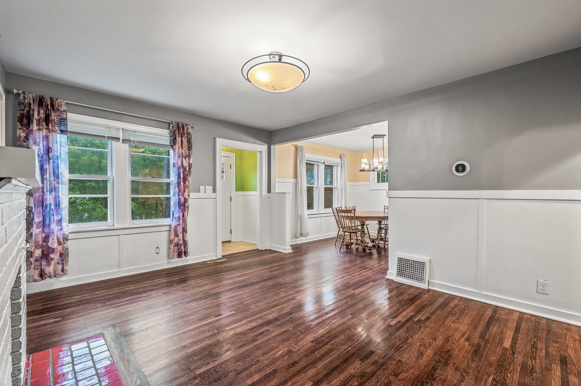 1504 Washburn Avenue N