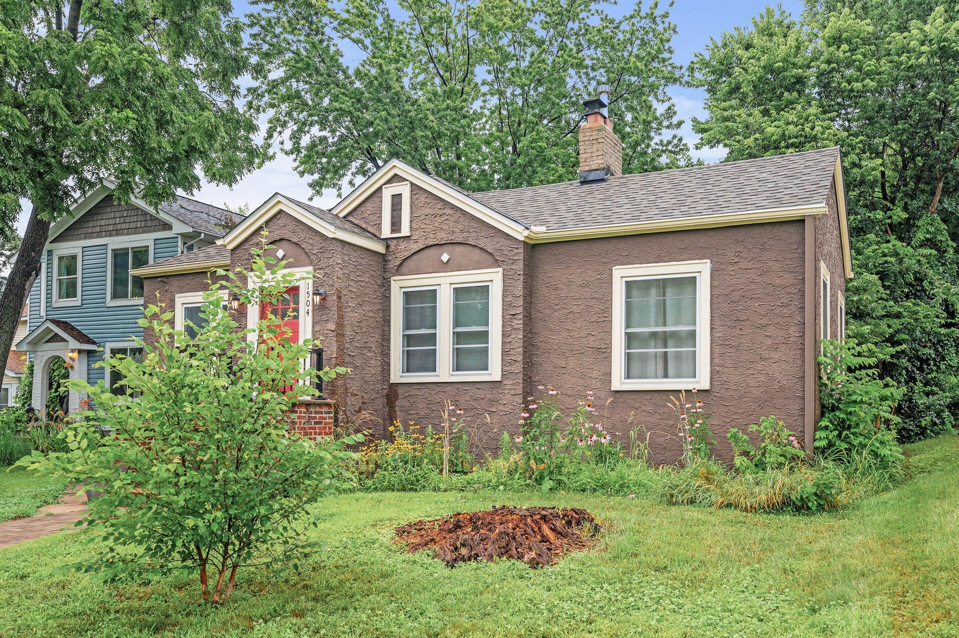 1504 Washburn Avenue N