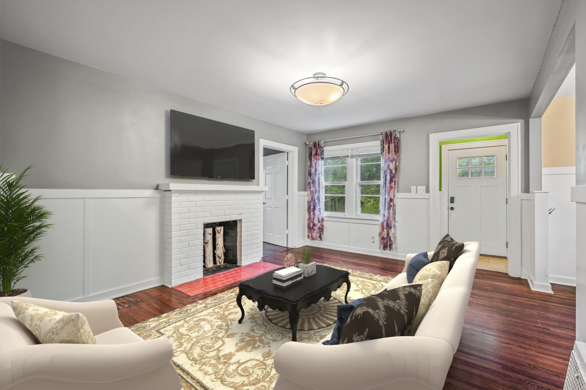 1504 Washburn Avenue N