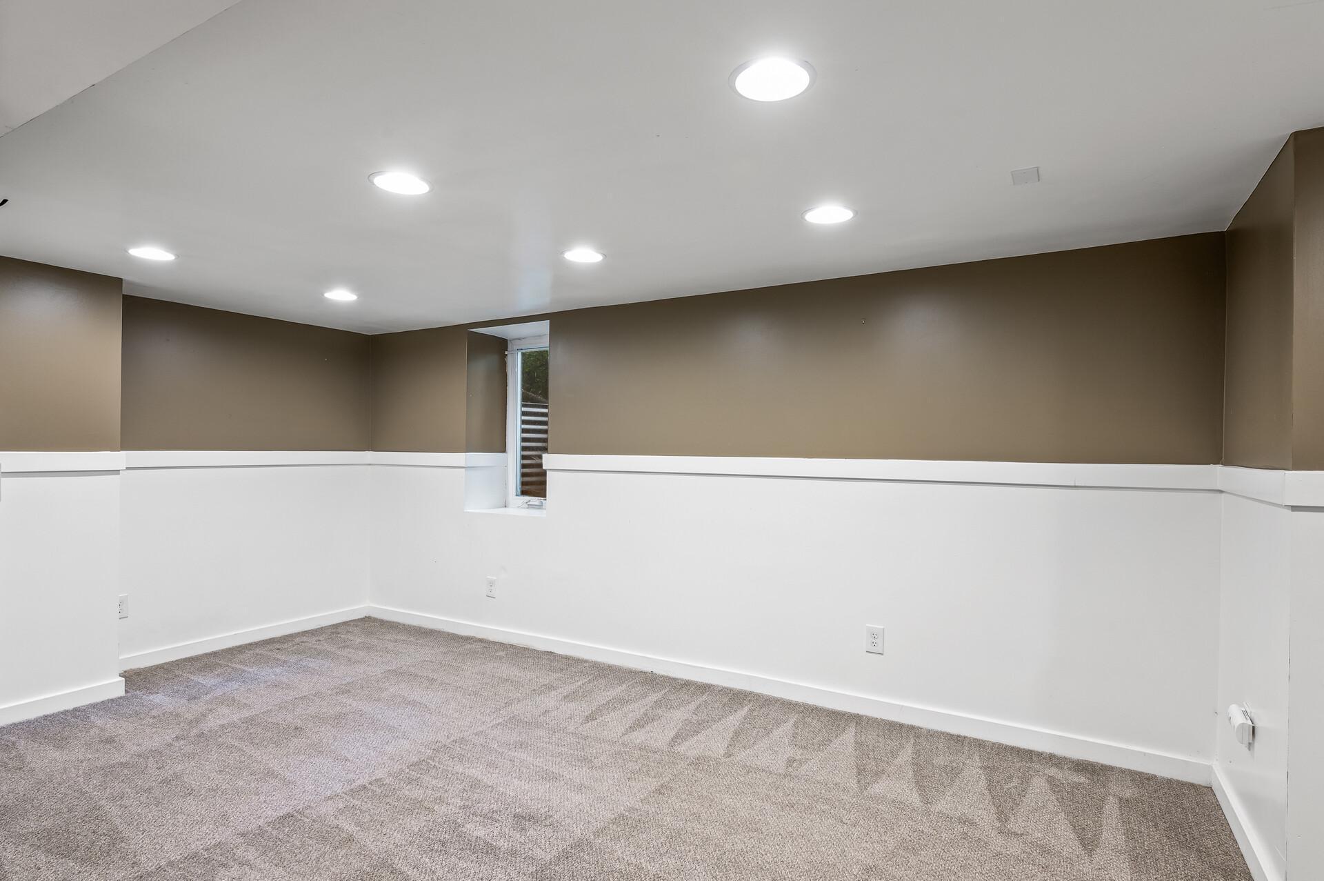 1504 Washburn Avenue N