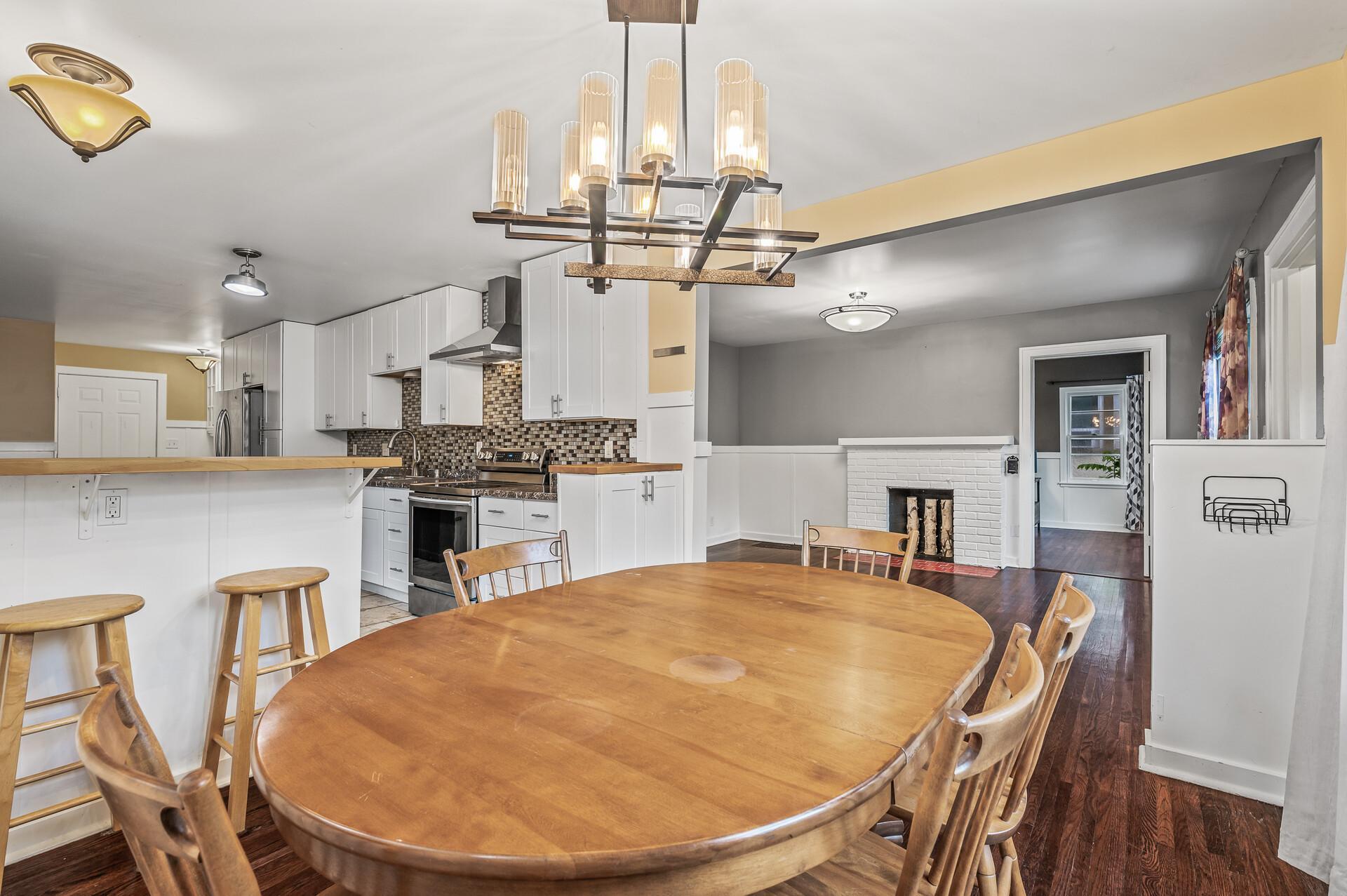 1504 Washburn Avenue N