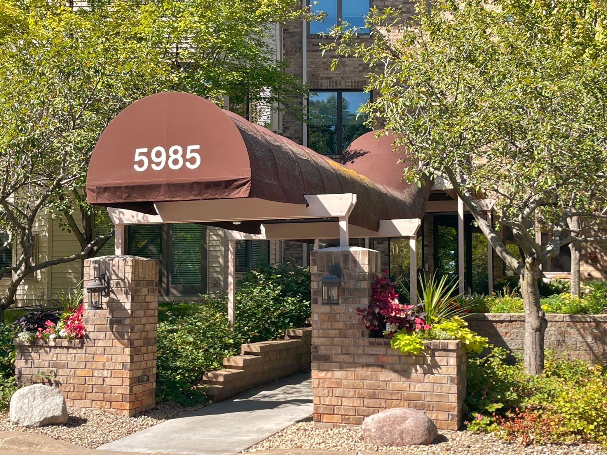 5985 Rowland Road Unit: 301