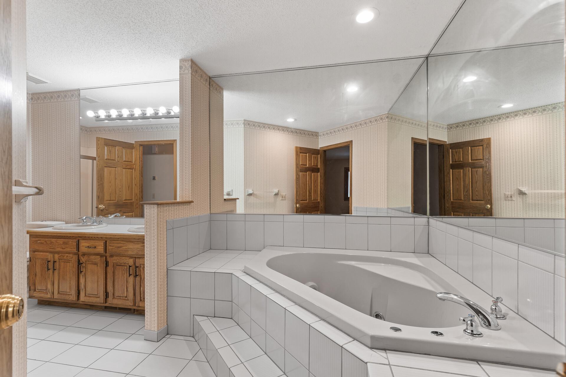 9328 Loch Lomond Lane