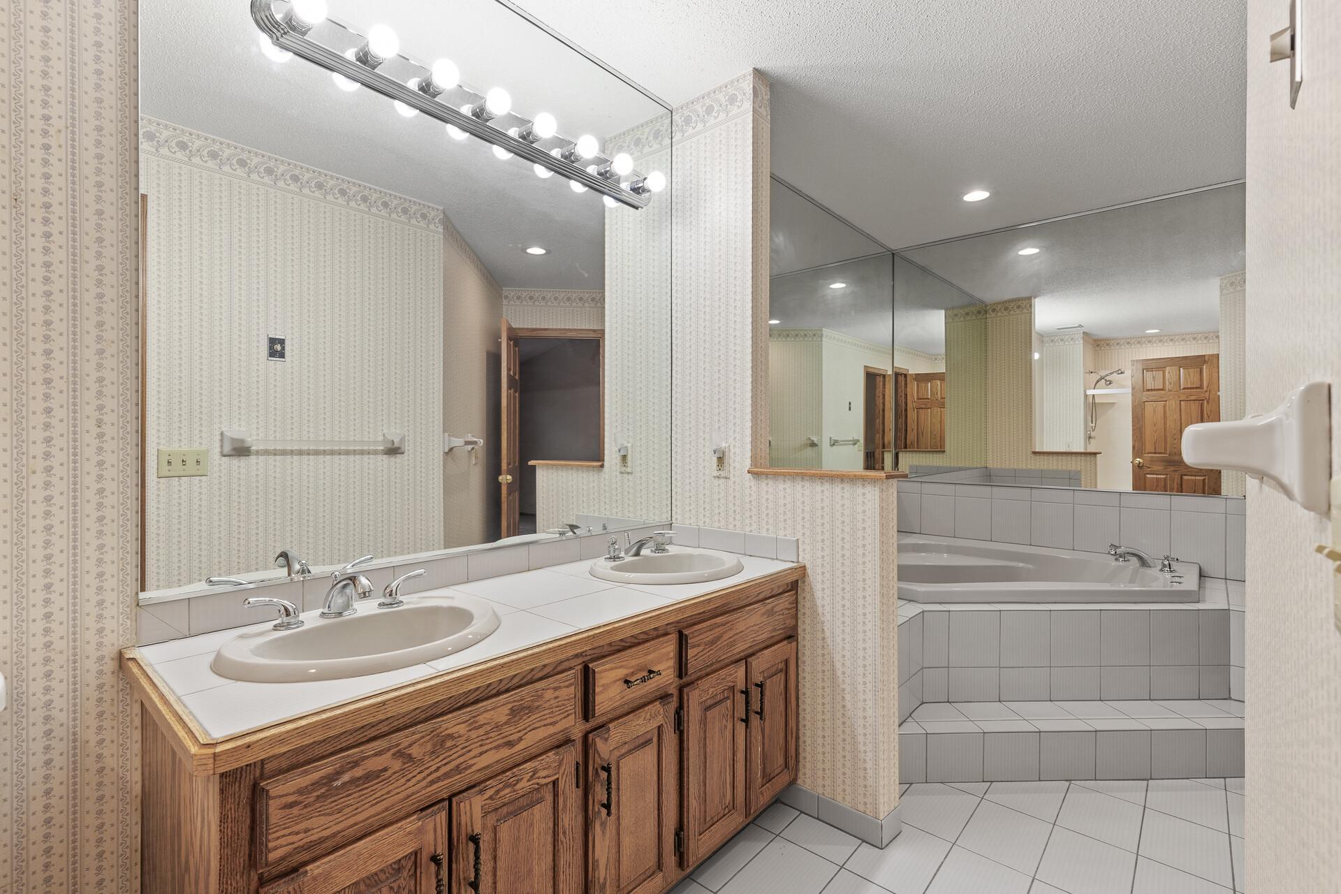 9328 Loch Lomond Lane