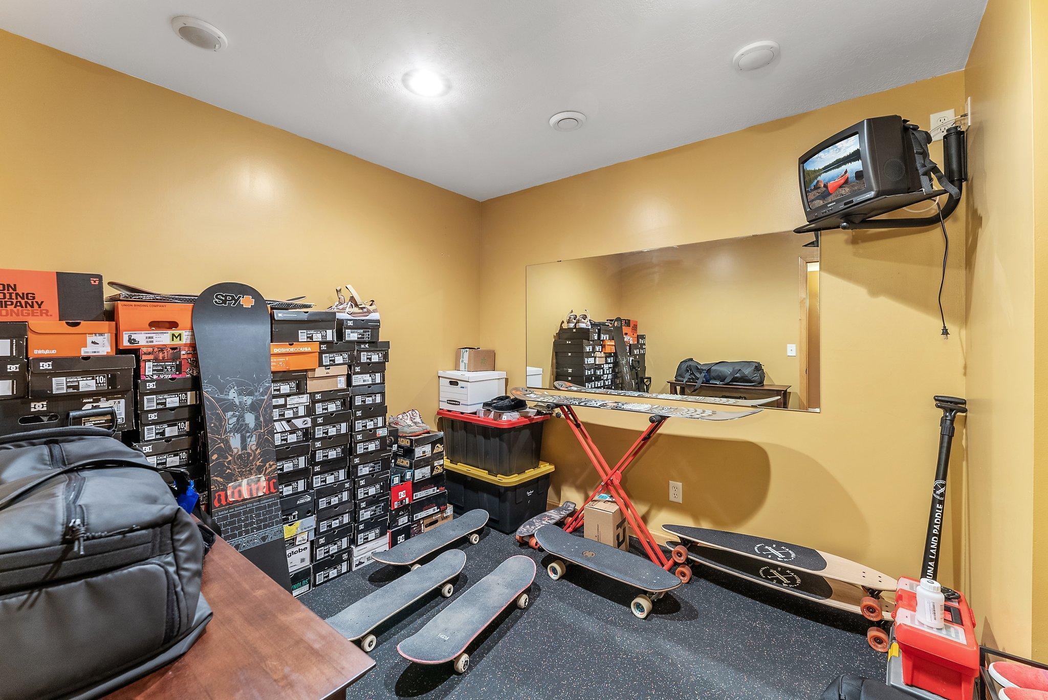 1648 Whitehall Place