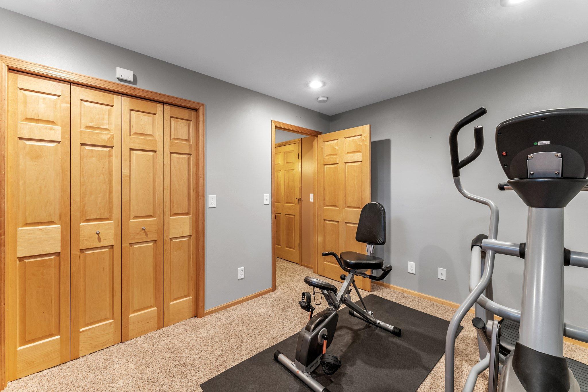 1648 Whitehall Place