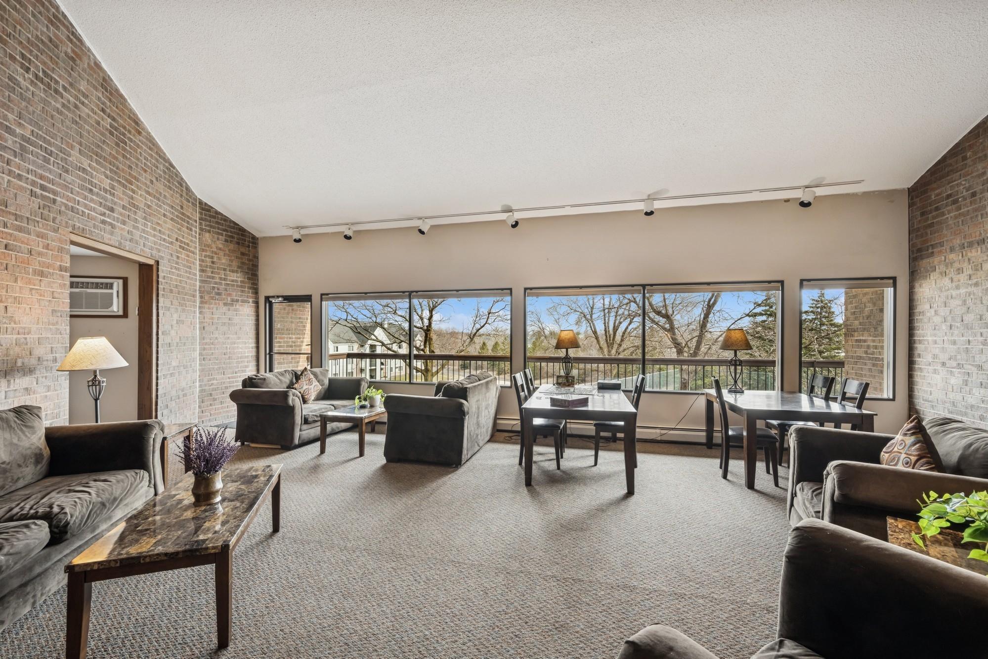 4350 Trenton Lane N Unit: 320