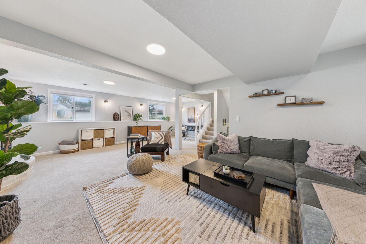 16573 Flagstaff Way W